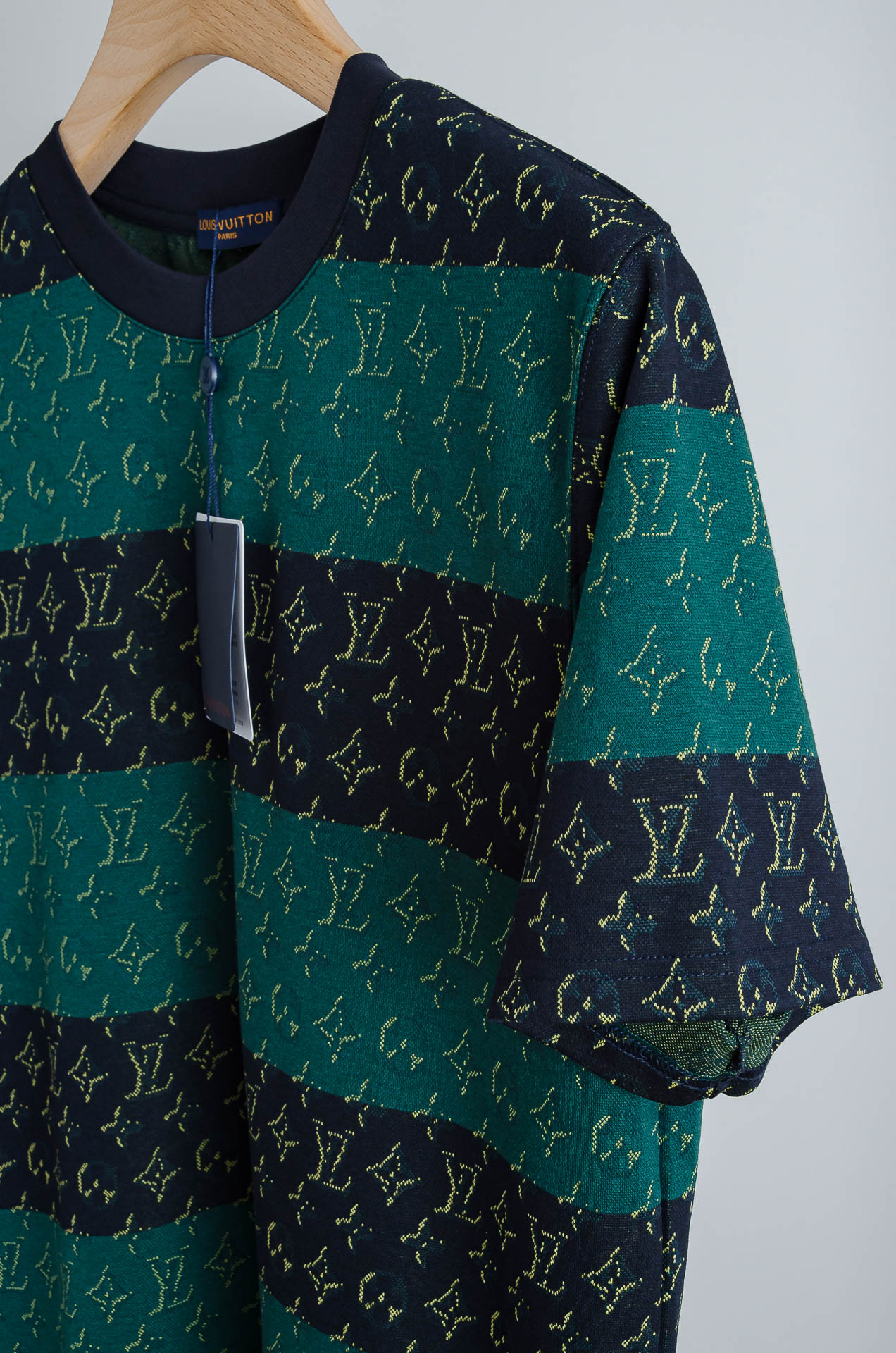 🧨 LV 2026SS时尚潮人必备男士休闲圆领短袖T恤衫#选用客供进口100%棉成分精织混纺而成的面料，