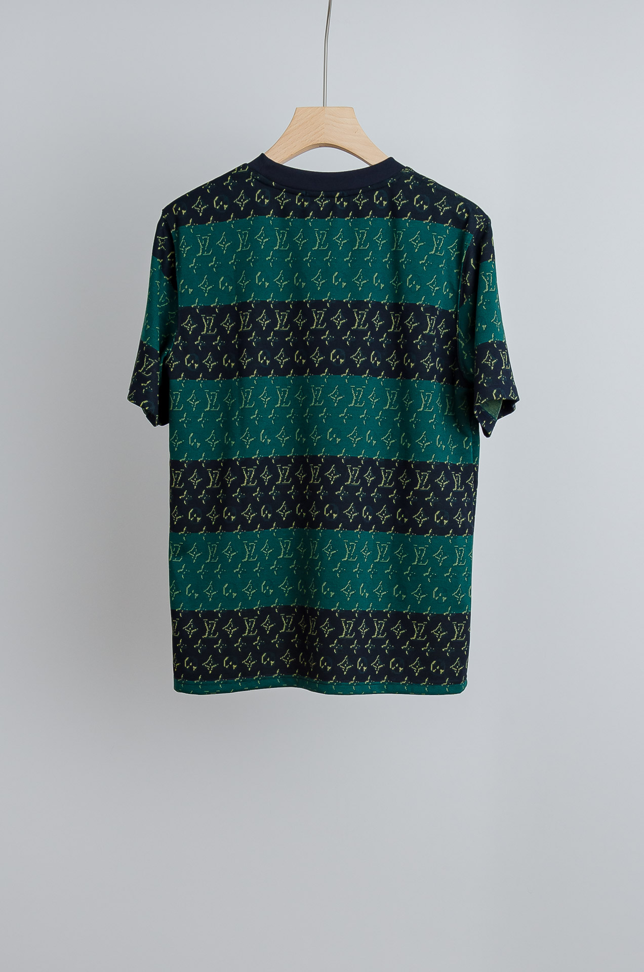 🧨 LV 2026SS时尚潮人必备男士休闲圆领短袖T恤衫#选用客供进口100%棉成分精织混纺而成的面料，