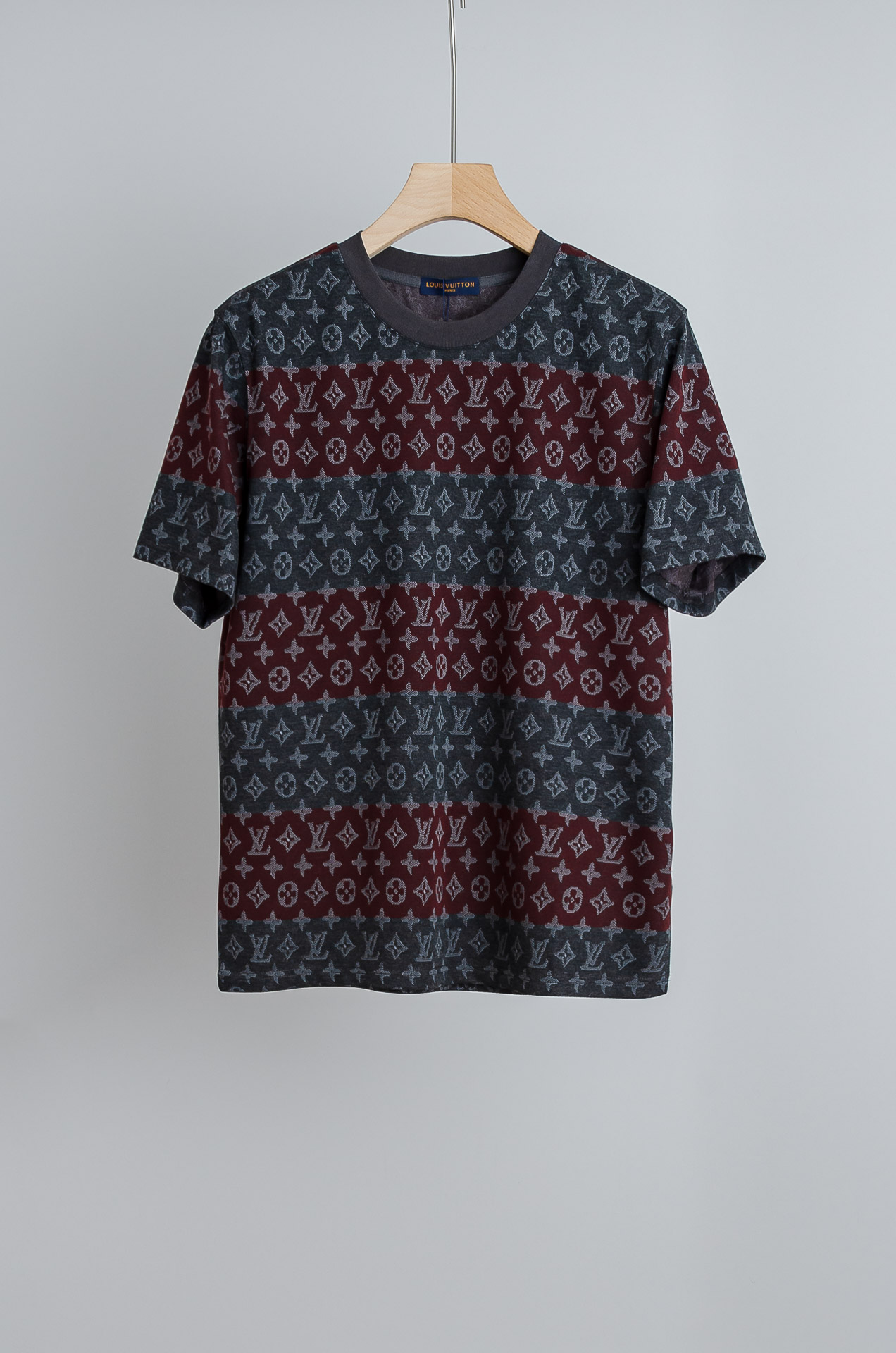 🧨 LV 2026SS时尚潮人必备男士休闲圆领短袖T恤衫#选用客供进口100%棉成分精织混纺而成的面料，