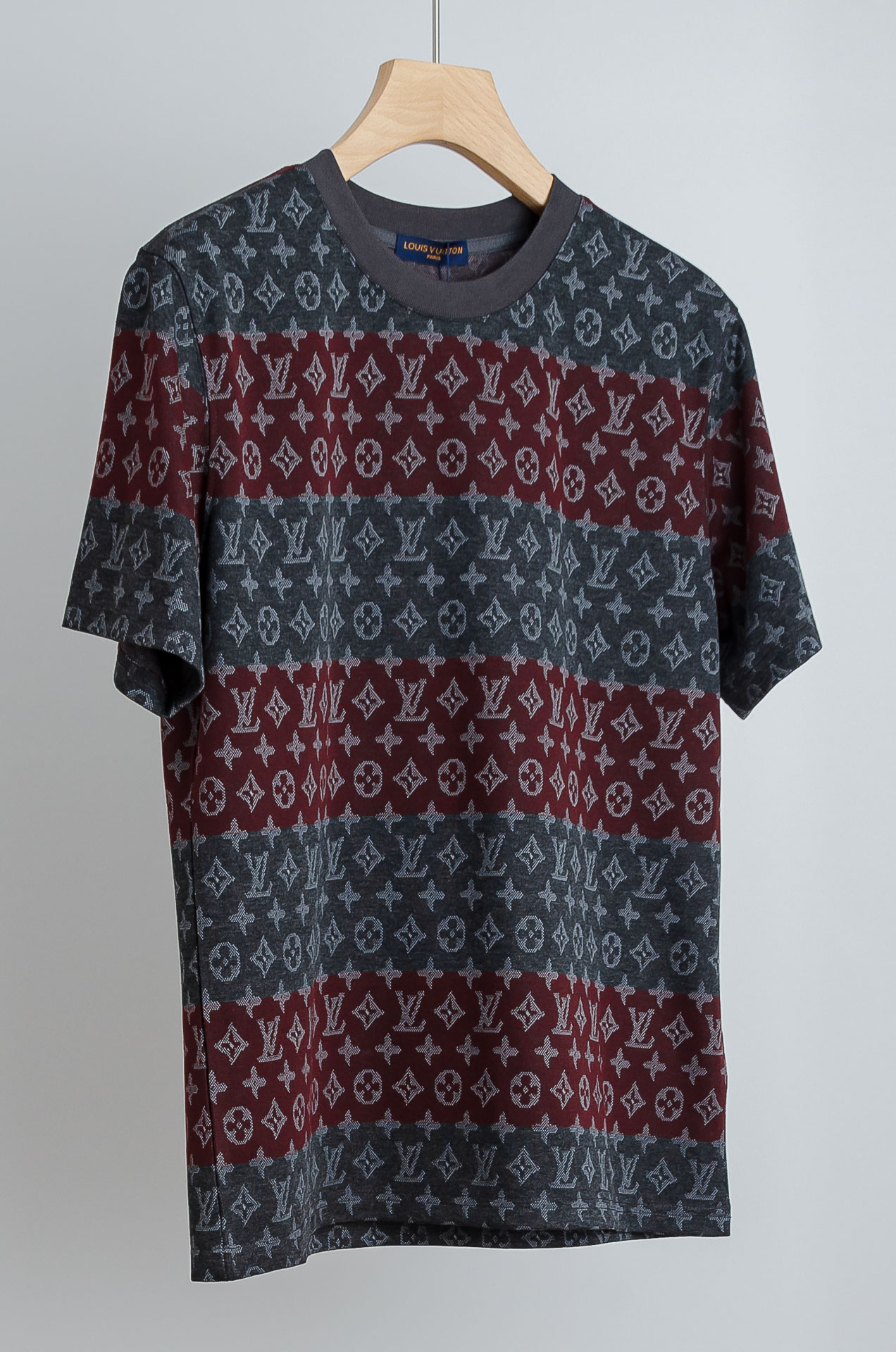 🧨 LV 2026SS时尚潮人必备男士休闲圆领短袖T恤衫#选用客供进口100%棉成分精织混纺而成的面料，