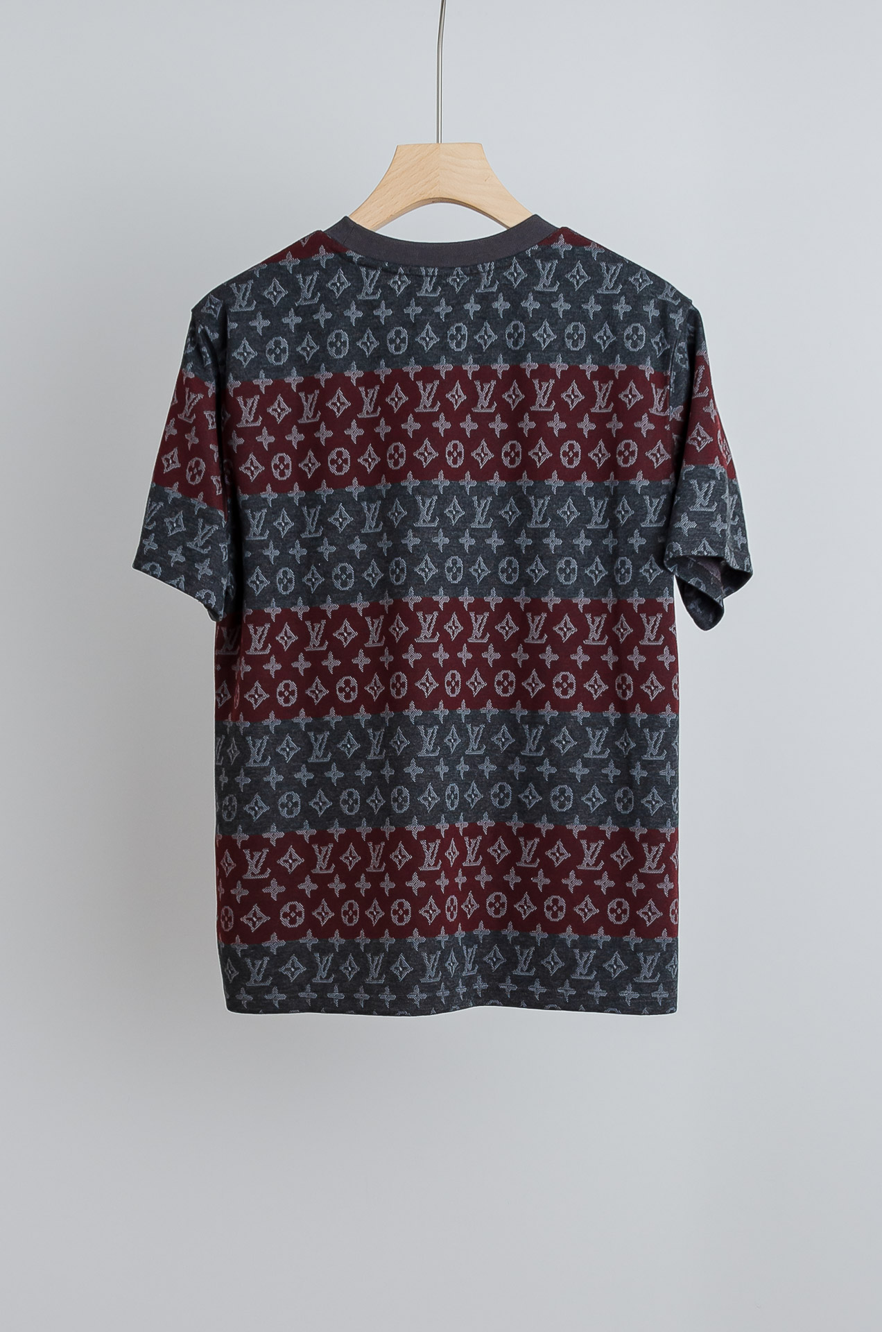 🧨 LV 2026SS时尚潮人必备男士休闲圆领短袖T恤衫#选用客供进口100%棉成分精织混纺而成的面料，