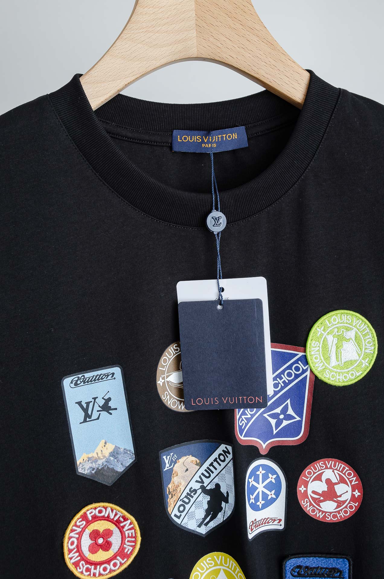 🧨 LV 2026SS时尚潮人必备男士休闲圆领短袖T恤衫#选用客供进口100%棉成分精织混纺而成的面料，