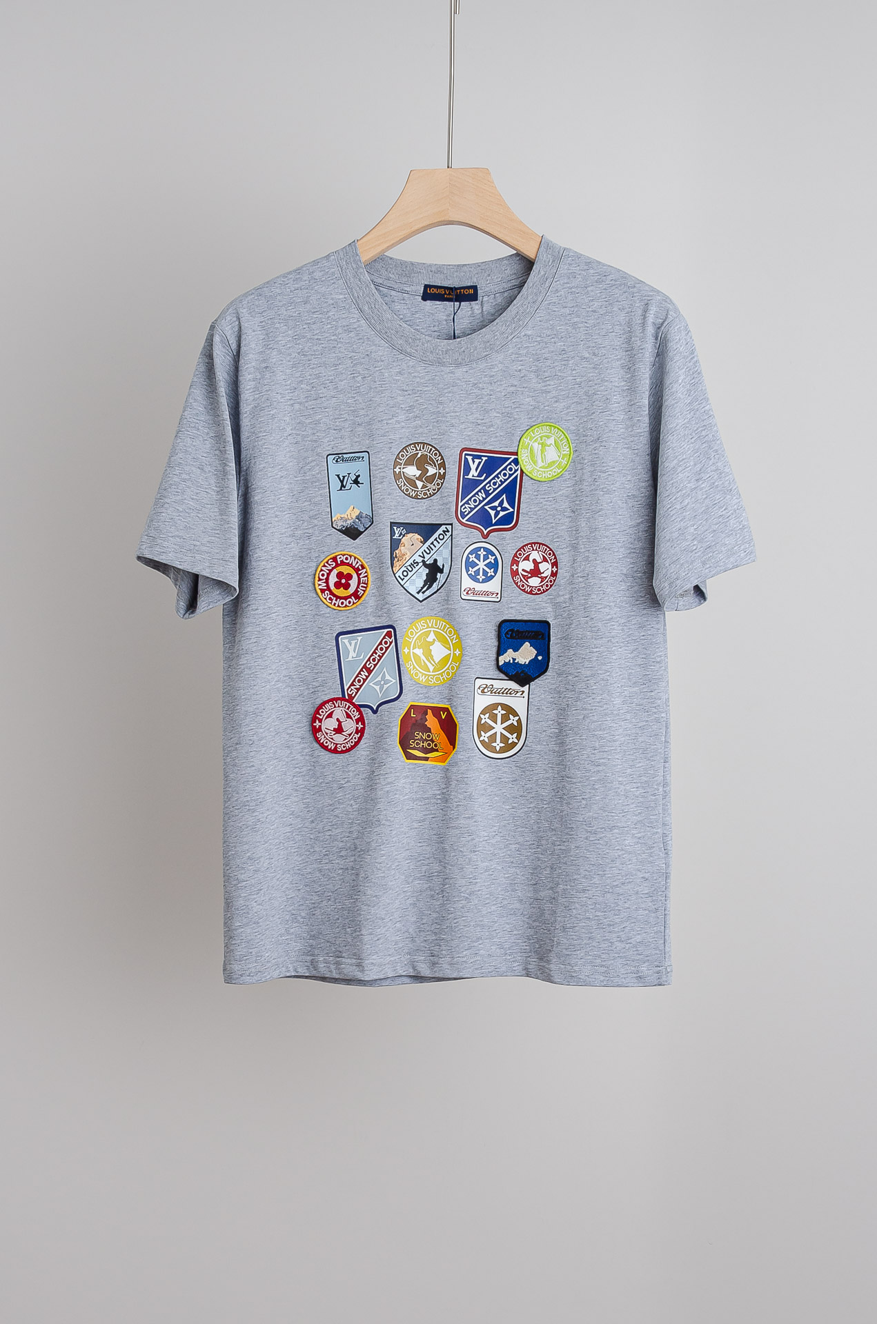 🧨 LV 2026SS时尚潮人必备男士休闲圆领短袖T恤衫#选用客供进口100%棉成分精织混纺而成的面料，