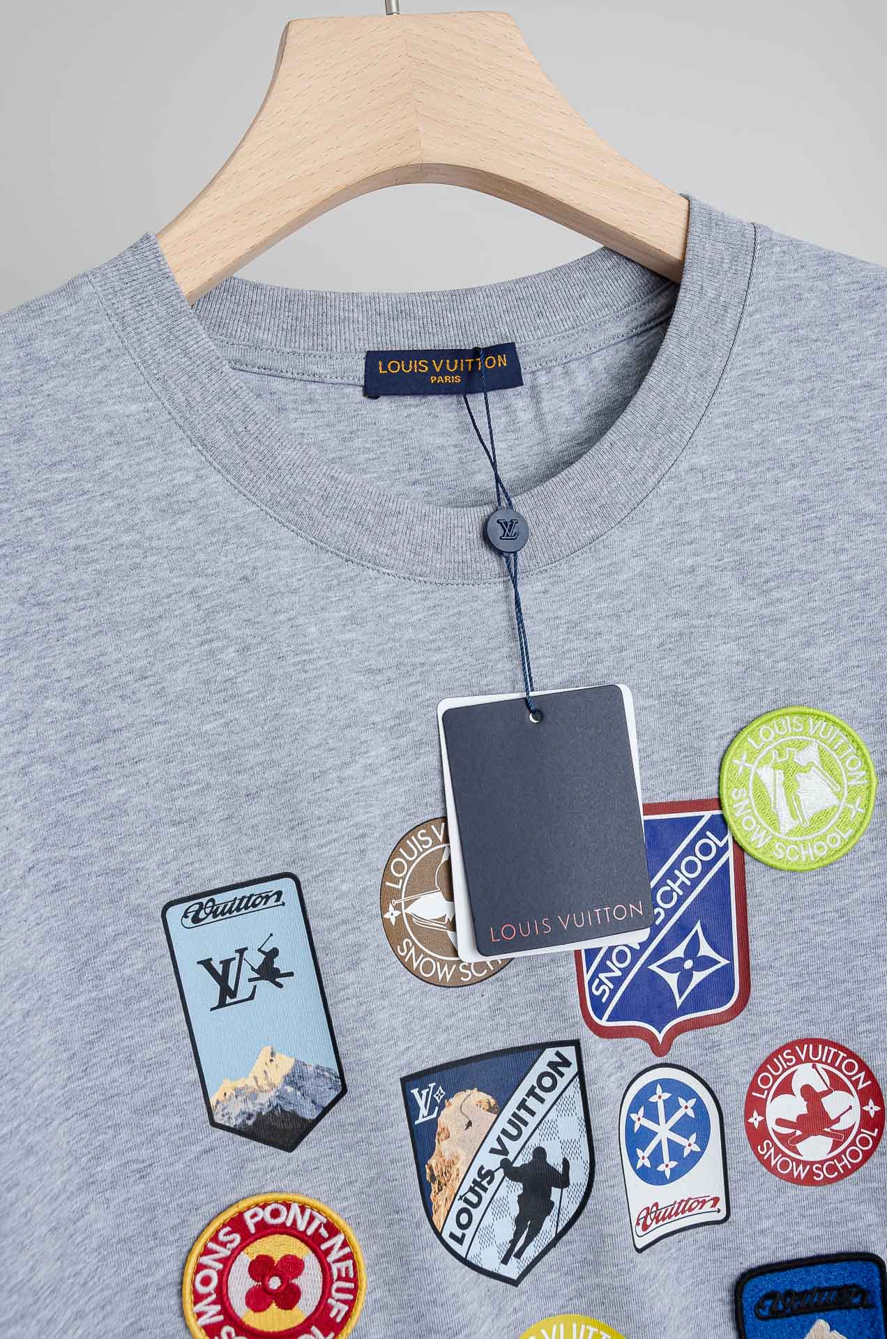 🧨 LV 2026SS时尚潮人必备男士休闲圆领短袖T恤衫#选用客供进口100%棉成分精织混纺而成的面料，