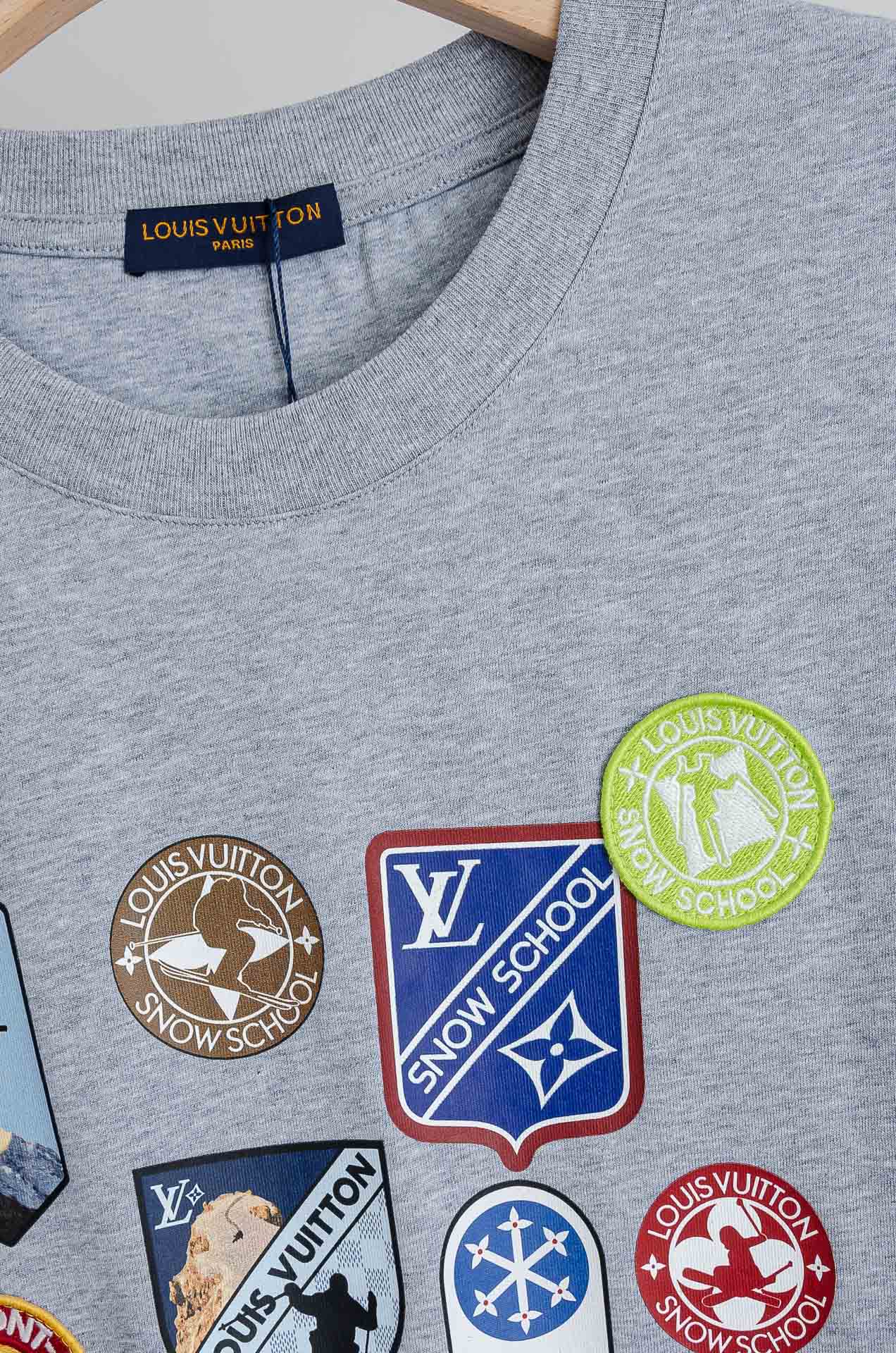 🧨 LV 2026SS时尚潮人必备男士休闲圆领短袖T恤衫#选用客供进口100%棉成分精织混纺而成的面料，