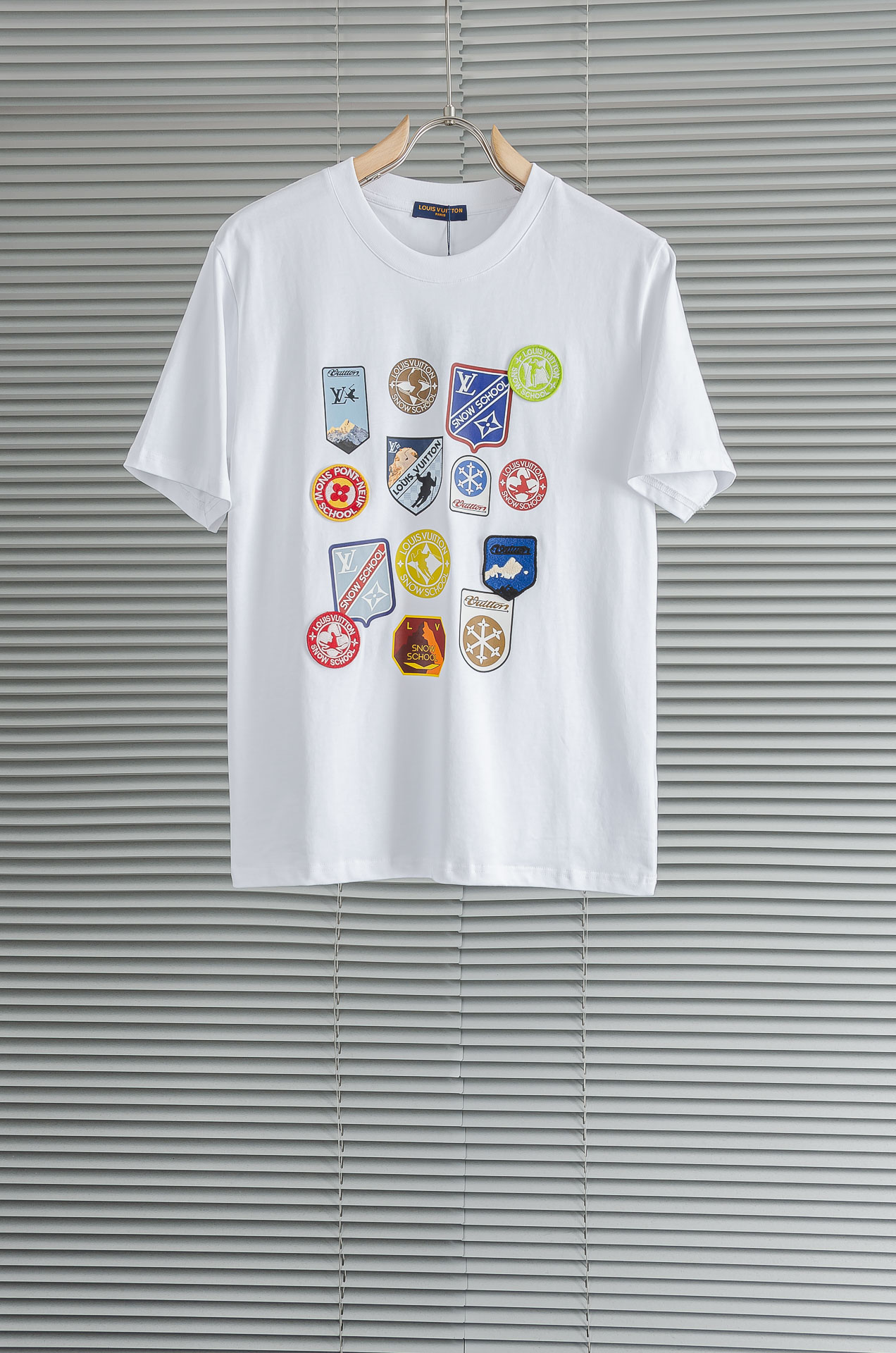 LV 2026SS时尚潮人必备男士休闲圆领短袖T恤衫#选用客供进口100%棉成分精织混纺而成的面料，手感