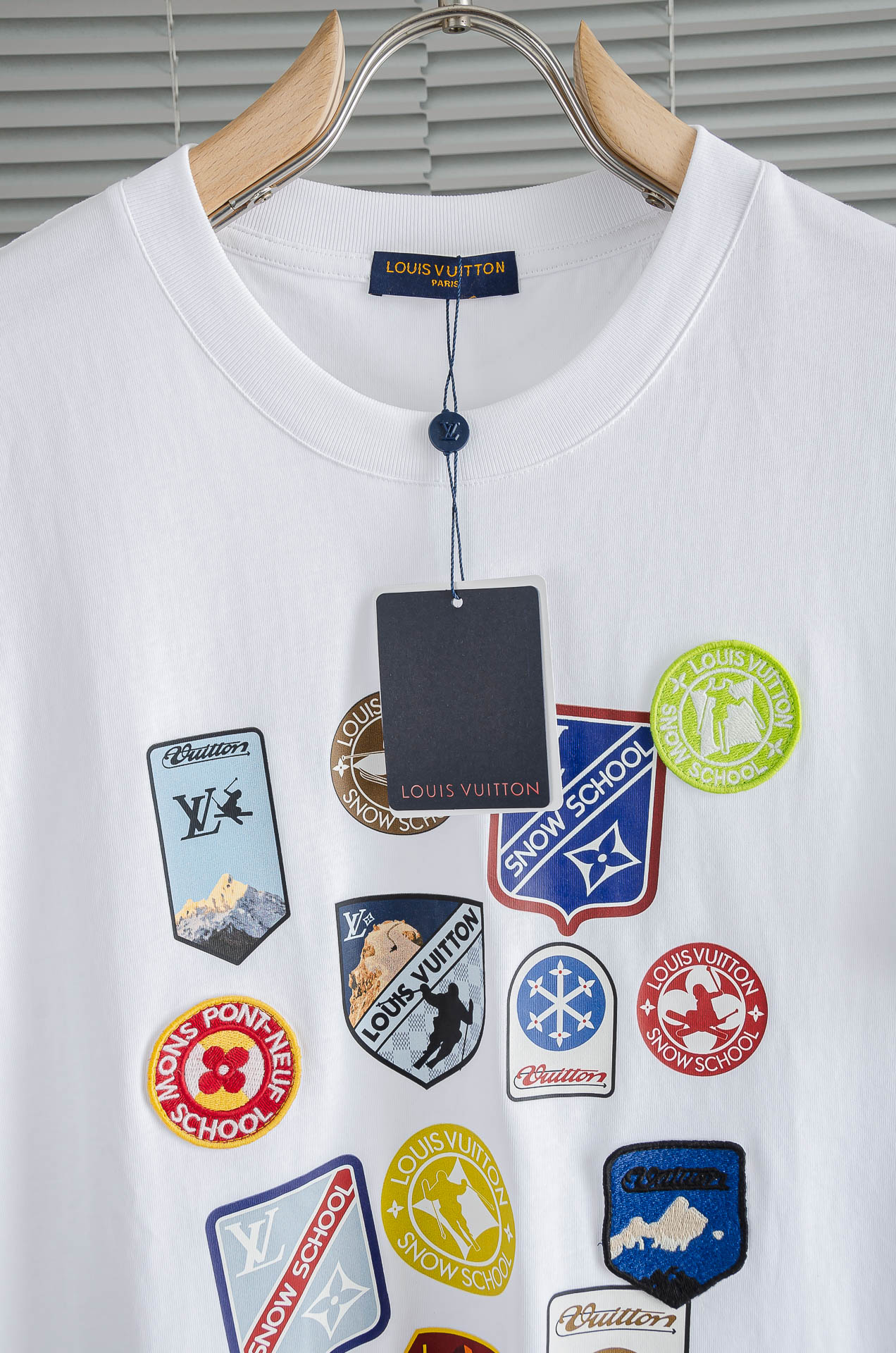 LV 2026SS时尚潮人必备男士休闲圆领短袖T恤衫#选用客供进口100%棉成分精织混纺而成的面料，手感