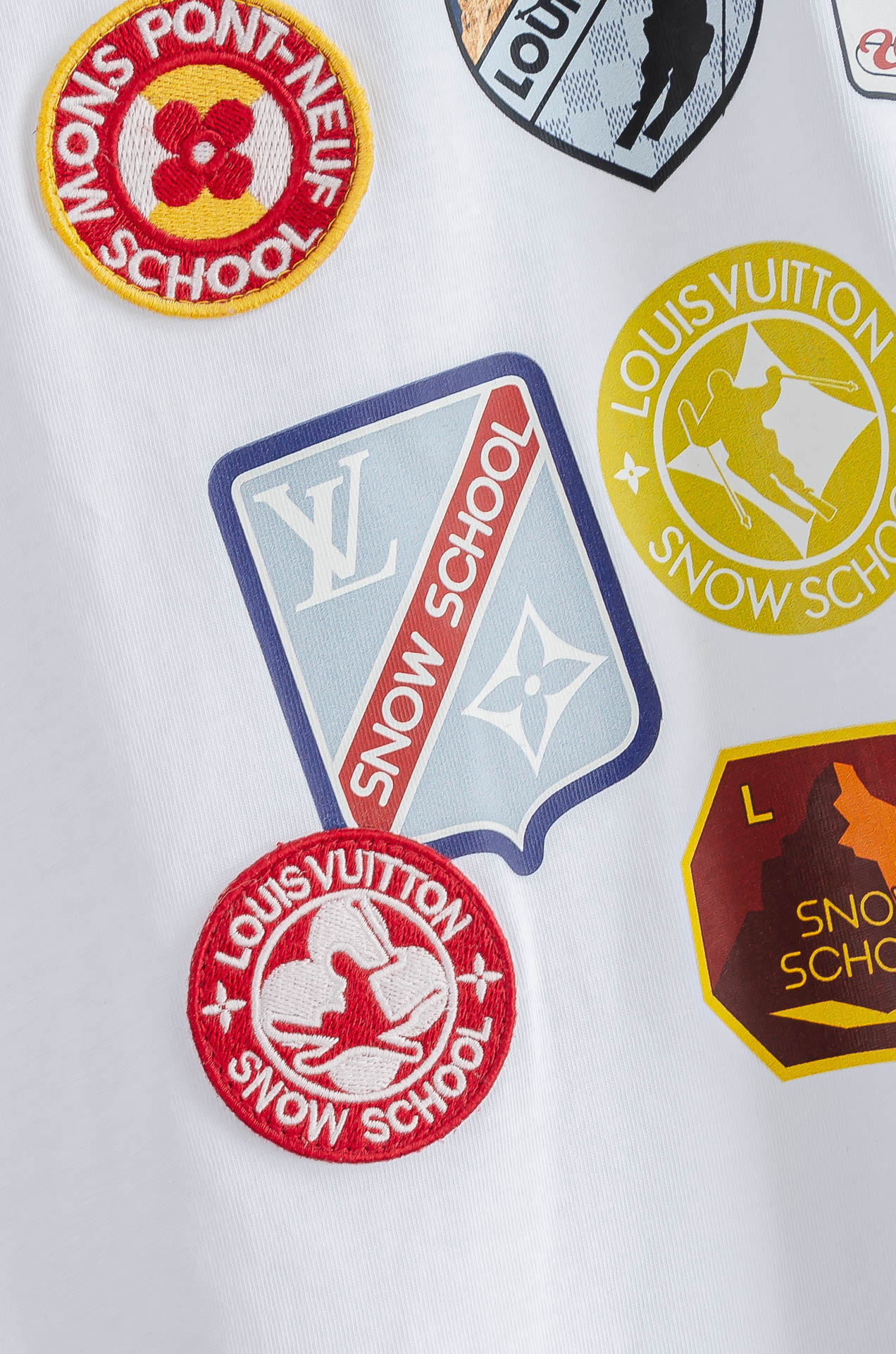 LV 2026SS时尚潮人必备男士休闲圆领短袖T恤衫#选用客供进口100%棉成分精织混纺而成的面料，手感