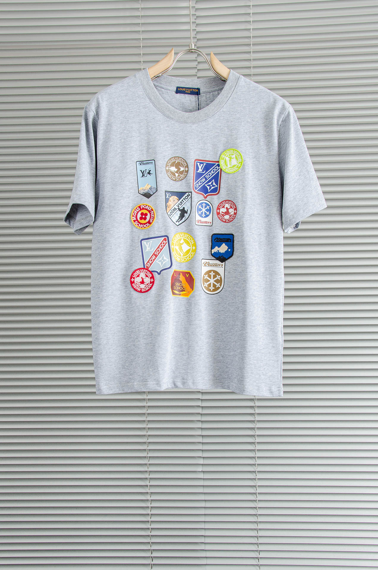 LV 2026SS时尚潮人必备男士休闲圆领短袖T恤衫#选用客供进口100%棉成分精织混纺而成的面料，手感