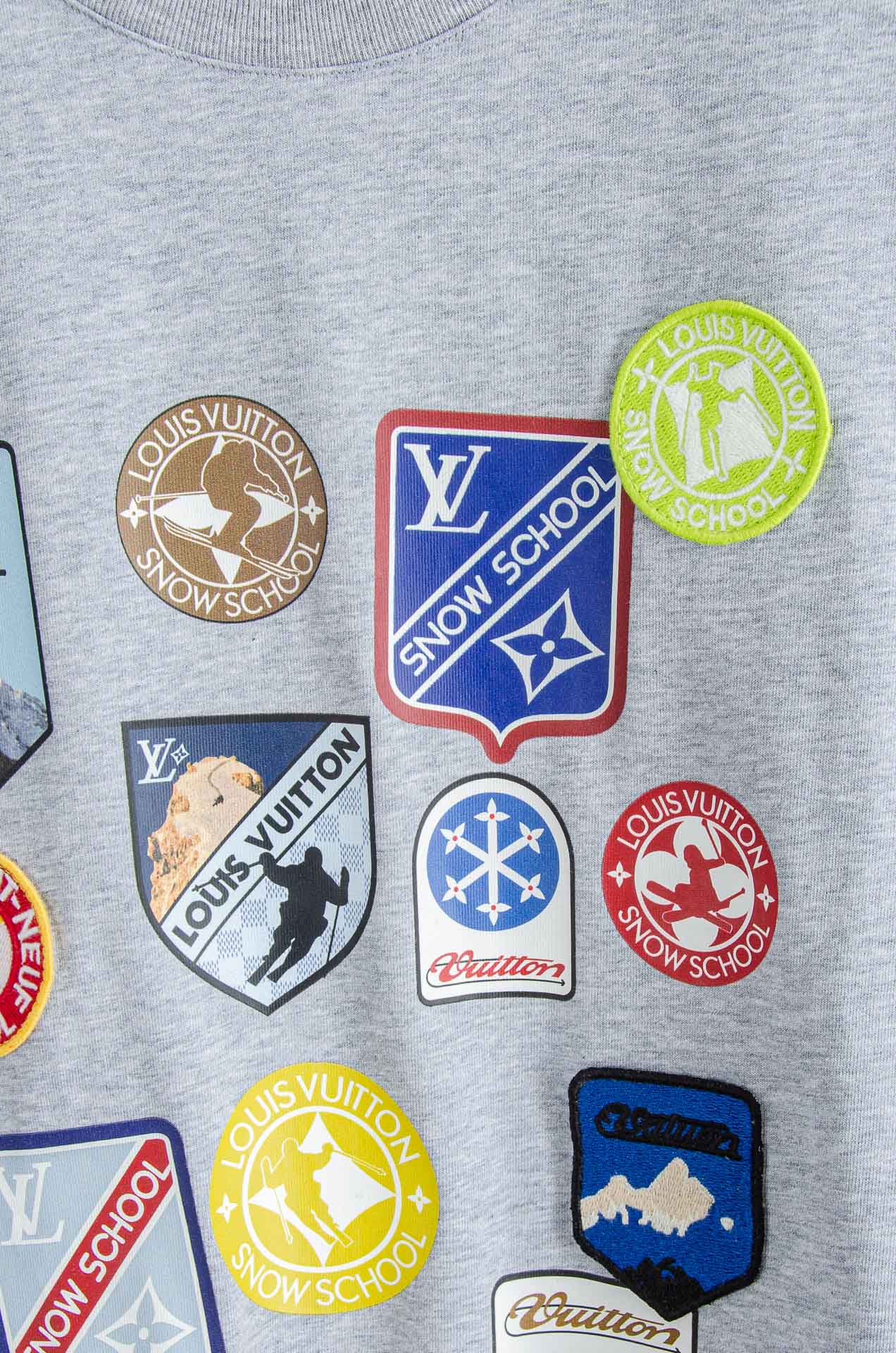 LV 2026SS时尚潮人必备男士休闲圆领短袖T恤衫#选用客供进口100%棉成分精织混纺而成的面料，手感