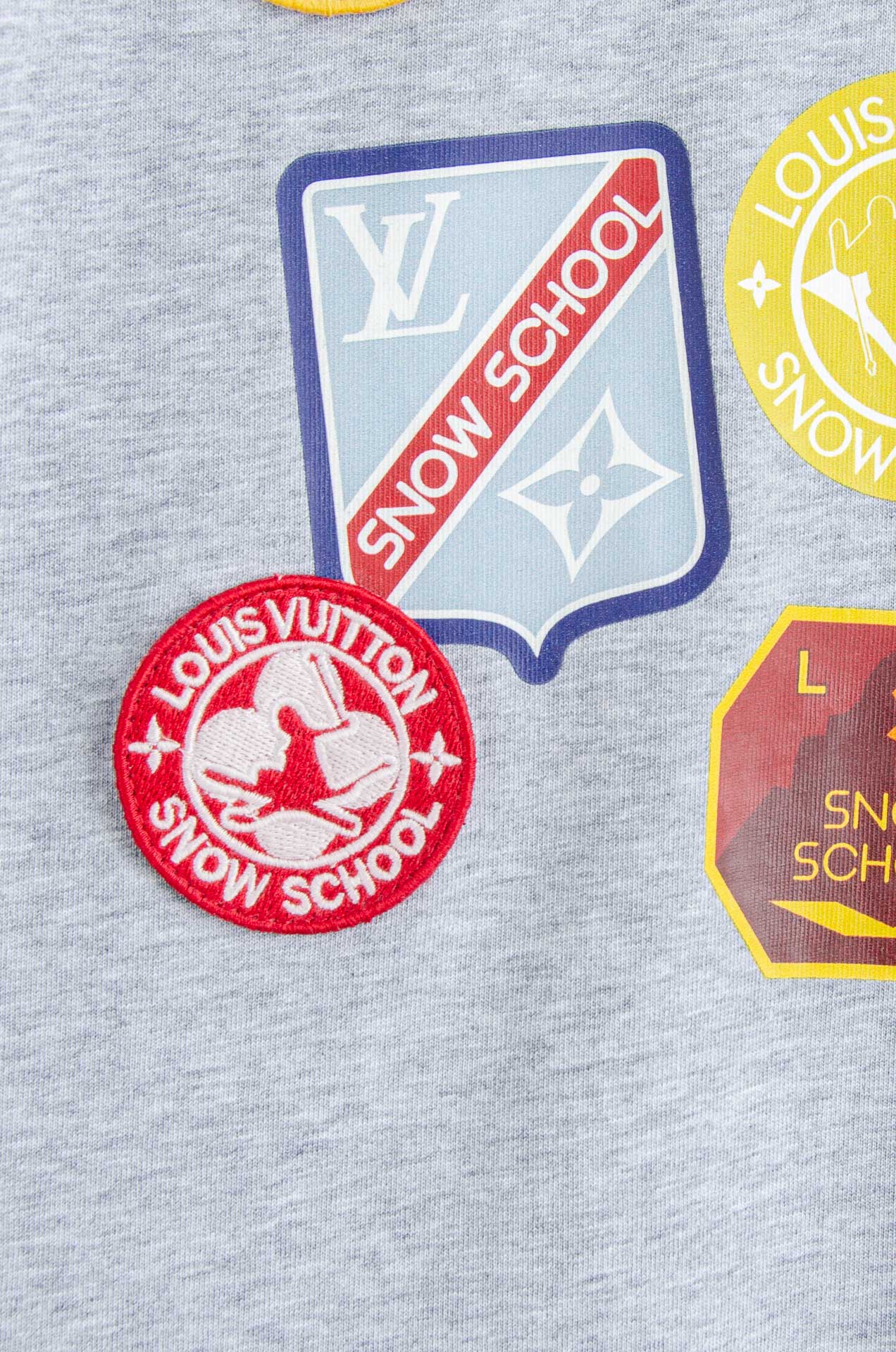 LV 2026SS时尚潮人必备男士休闲圆领短袖T恤衫#选用客供进口100%棉成分精织混纺而成的面料，手感