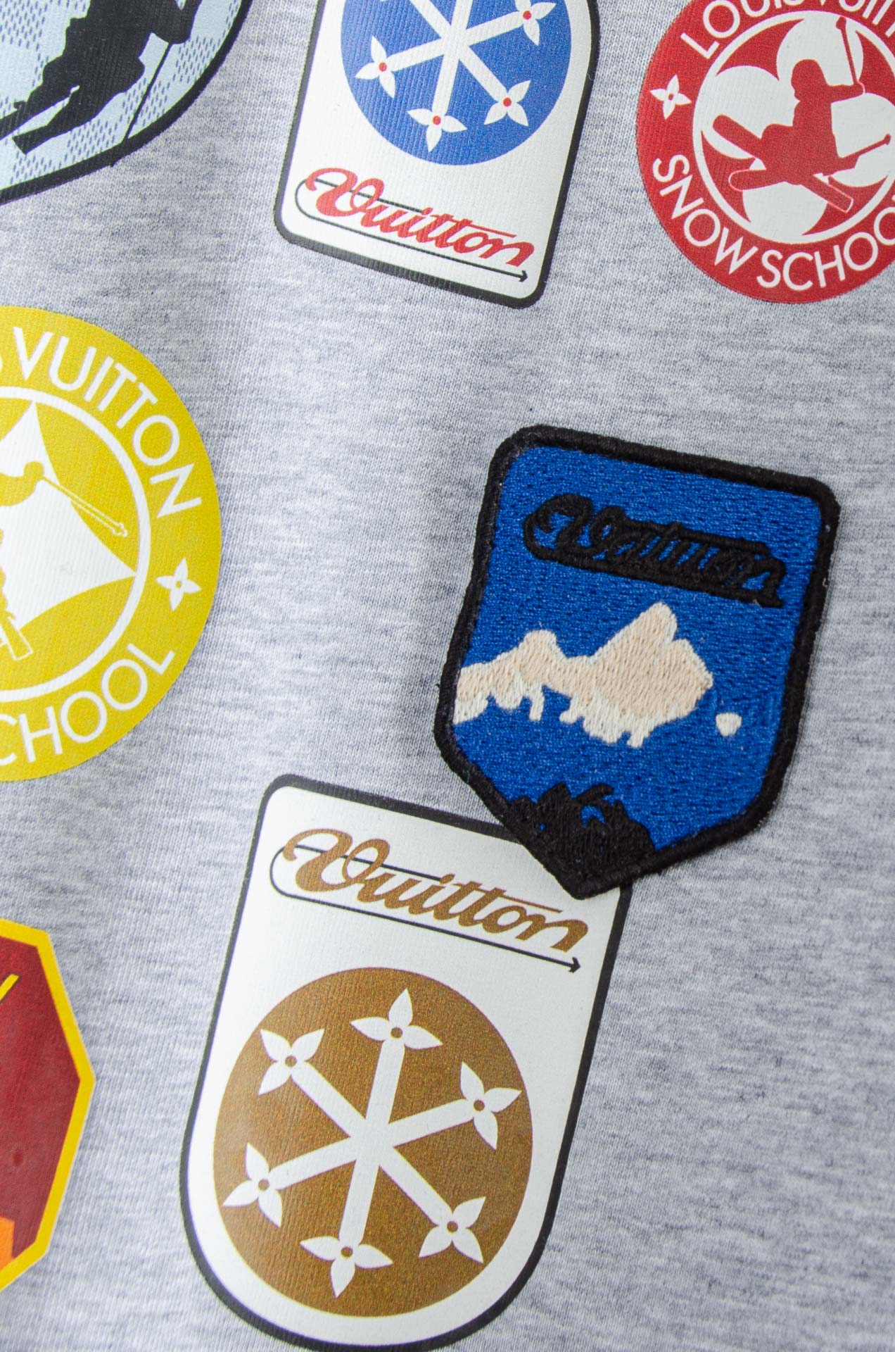 LV 2026SS时尚潮人必备男士休闲圆领短袖T恤衫#选用客供进口100%棉成分精织混纺而成的面料，手感