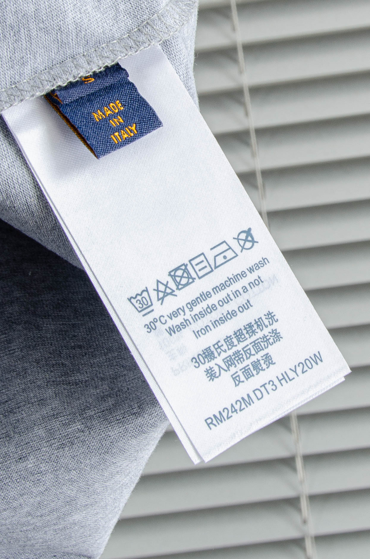 LV 2026SS时尚潮人必备男士休闲圆领短袖T恤衫#选用客供进口100%棉成分精织混纺而成的面料，手感