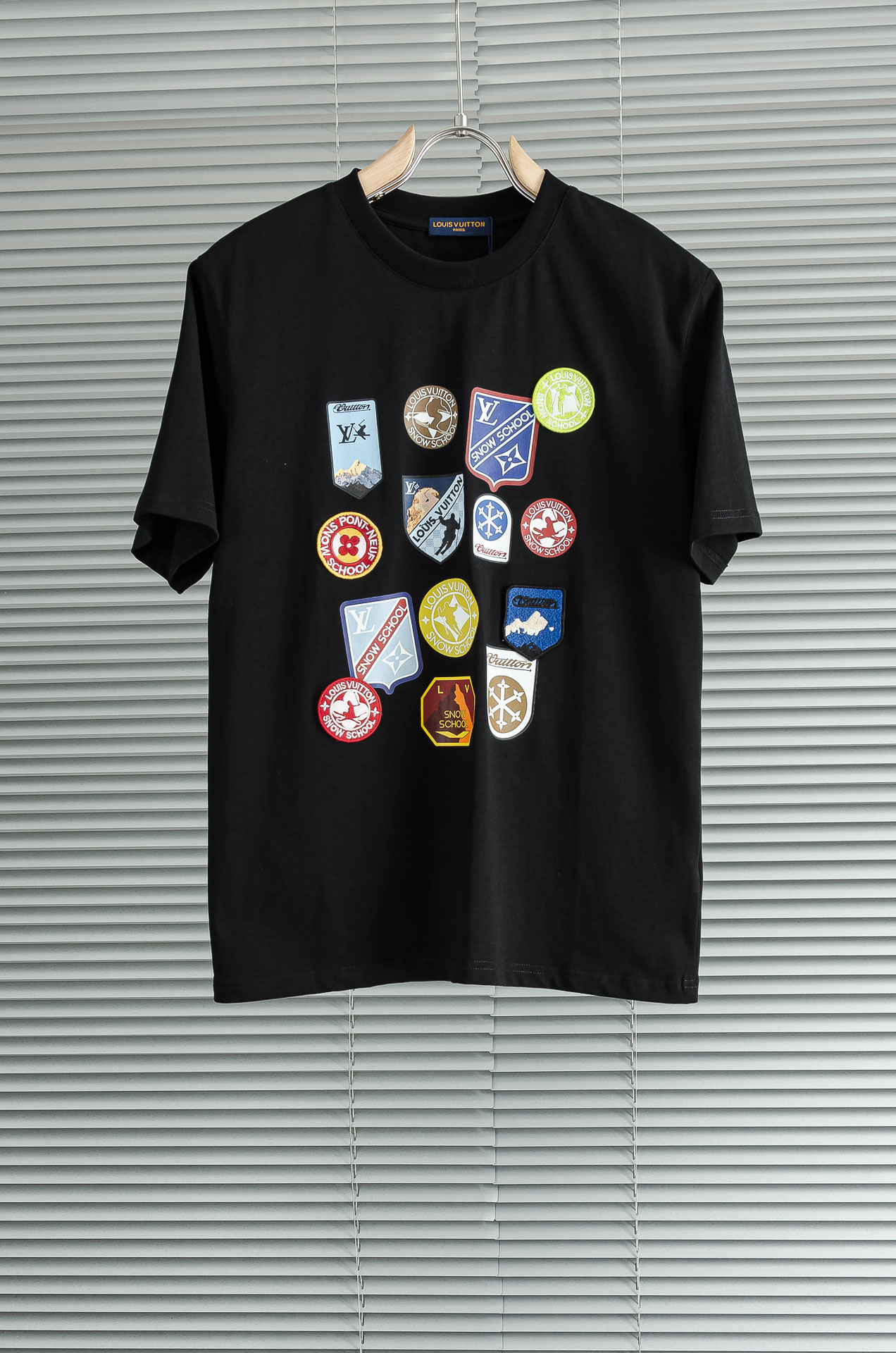 LV 2026SS时尚潮人必备男士休闲圆领短袖T恤衫#选用客供进口100%棉成分精织混纺而成的面料，手感