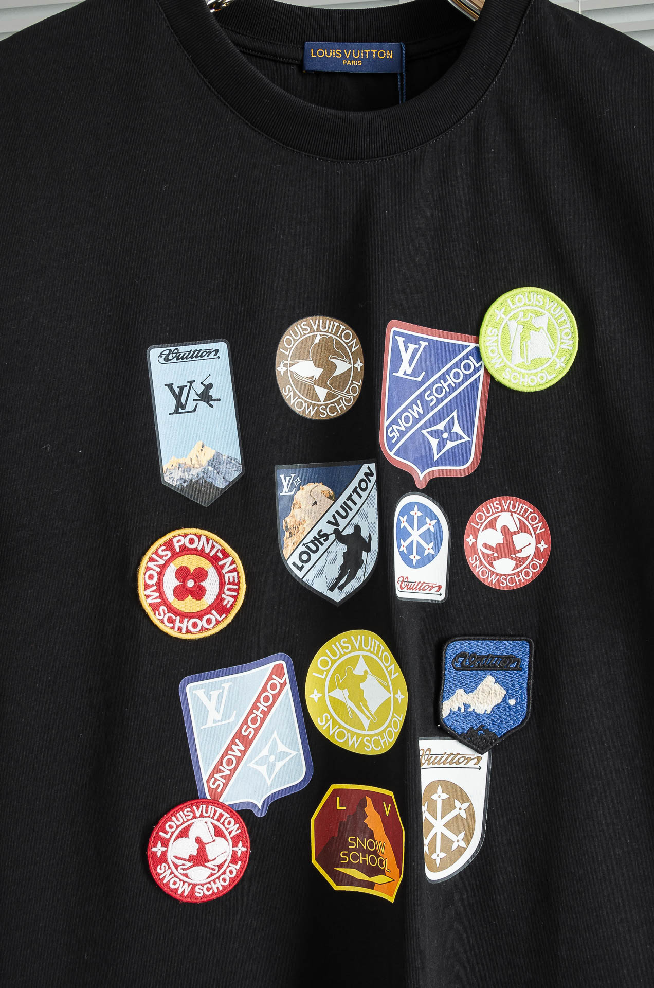 LV 2026SS时尚潮人必备男士休闲圆领短袖T恤衫#选用客供进口100%棉成分精织混纺而成的面料，手感