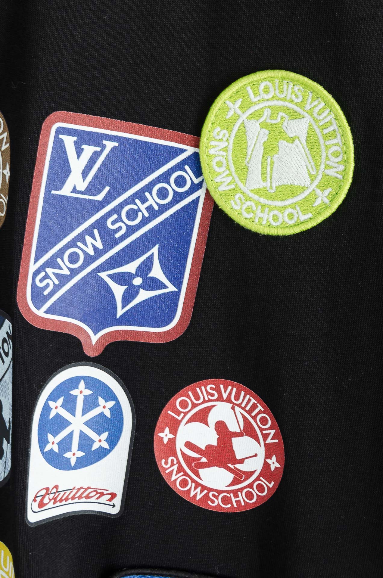 LV 2026SS时尚潮人必备男士休闲圆领短袖T恤衫#选用客供进口100%棉成分精织混纺而成的面料，手感