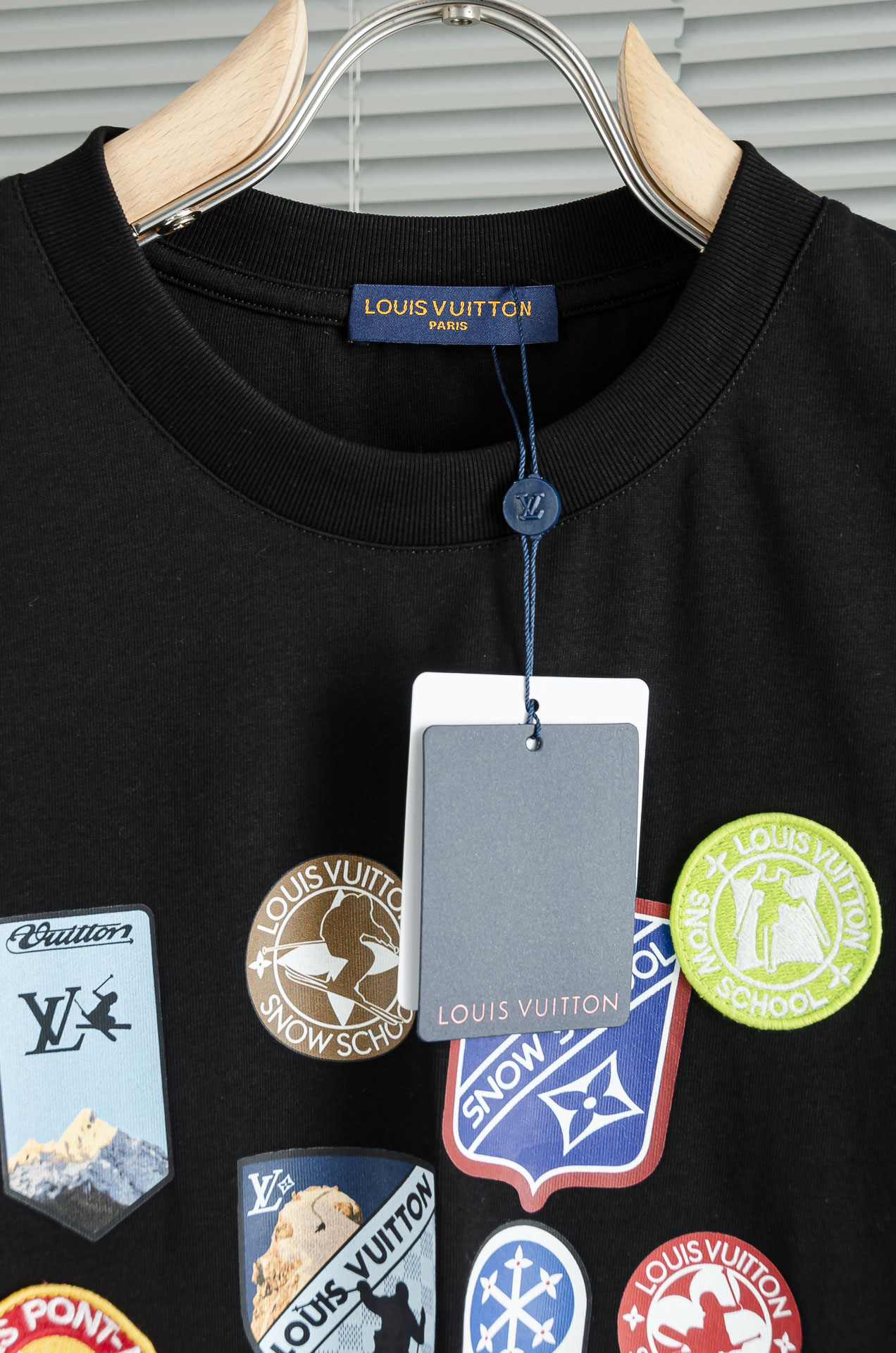 LV 2026SS时尚潮人必备男士休闲圆领短袖T恤衫#选用客供进口100%棉成分精织混纺而成的面料，手感