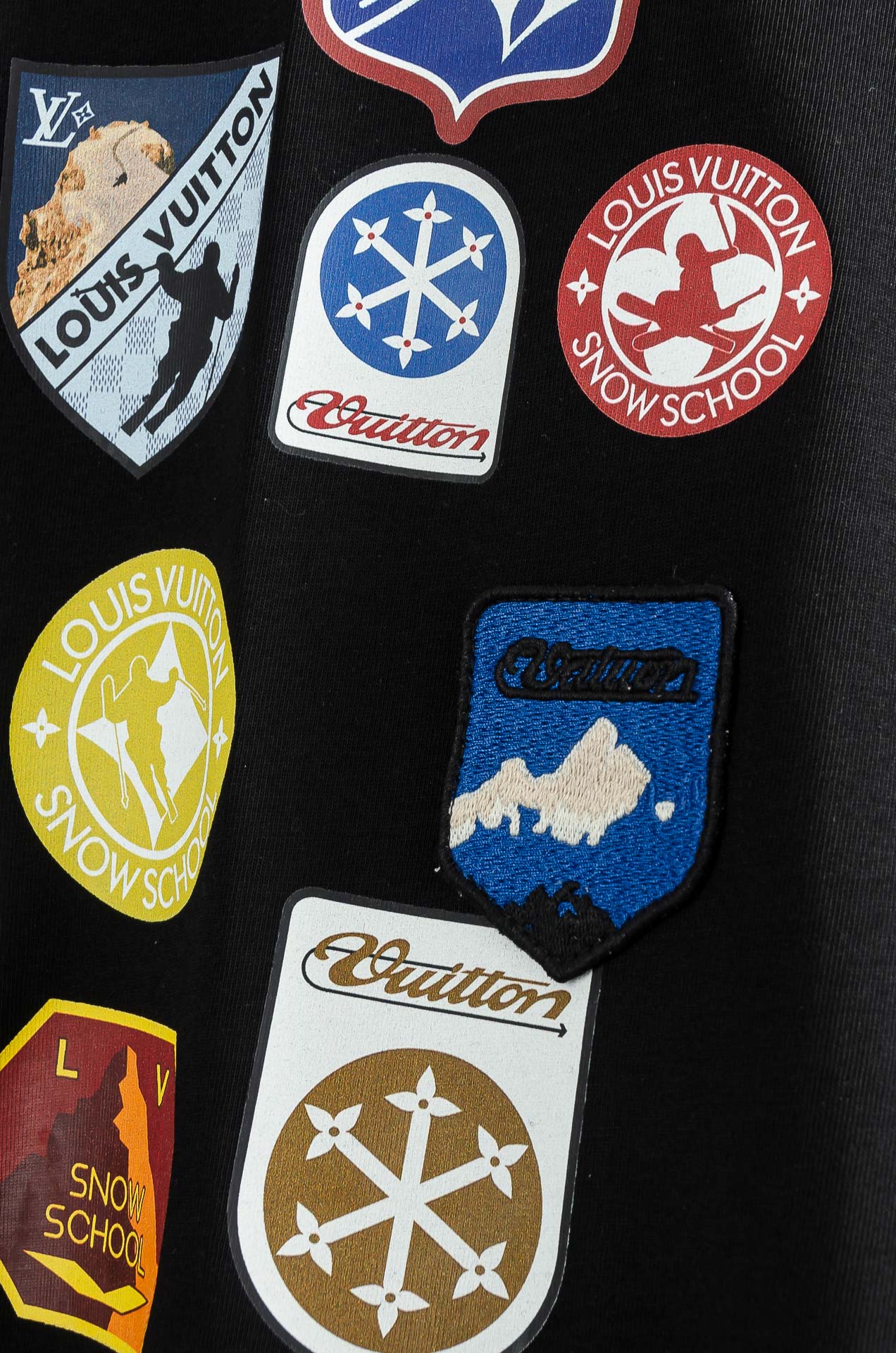 LV 2026SS时尚潮人必备男士休闲圆领短袖T恤衫#选用客供进口100%棉成分精织混纺而成的面料，手感