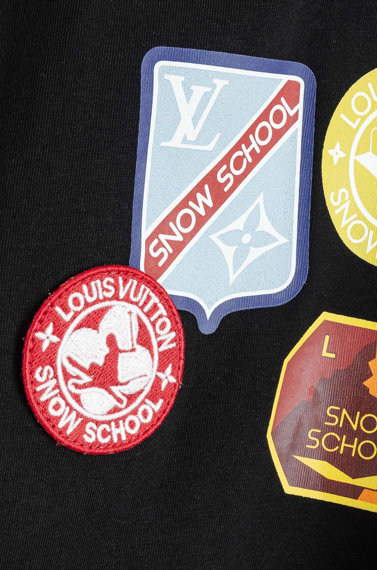 LV 2026SS时尚潮人必备男士休闲圆领短袖T恤衫#选用客供进口100%棉成分精织混纺而成的面料，手感