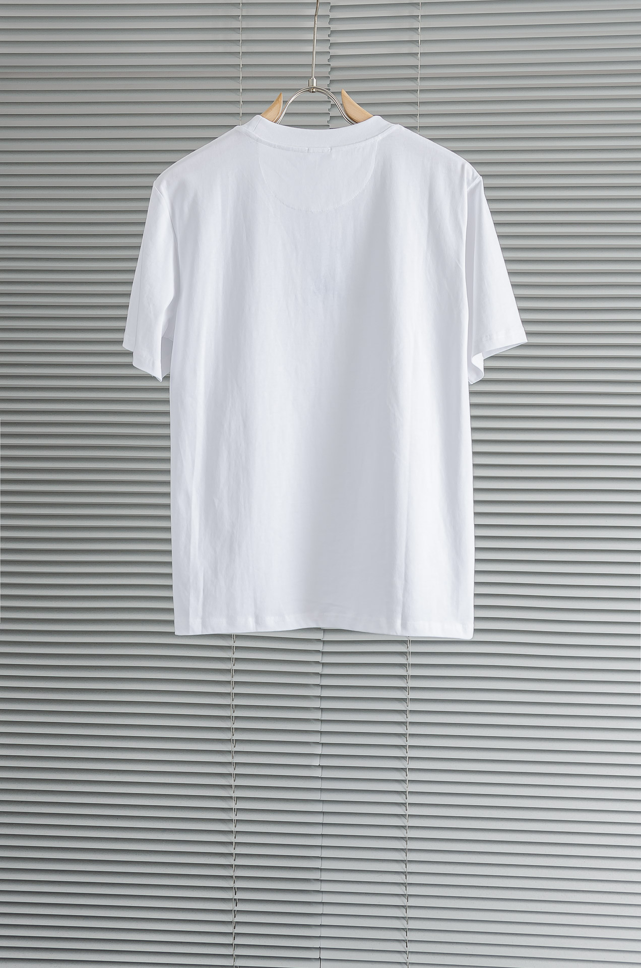 LV 2026SS时尚潮人必备男士休闲圆领短袖T恤衫#选用客供进口100%棉成分精织混纺而成的面料，手感