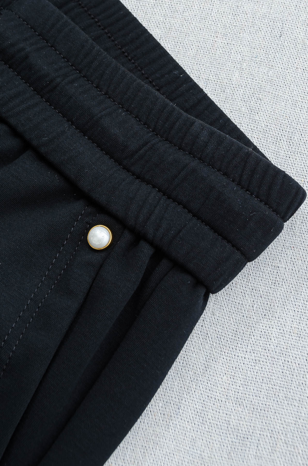 LV 26FW最新款精梳棉混纺挺括有型自带筋骨感抗皱性极强四面弹力包容性好弹力松紧腰搭配抽绳设计直筒立体