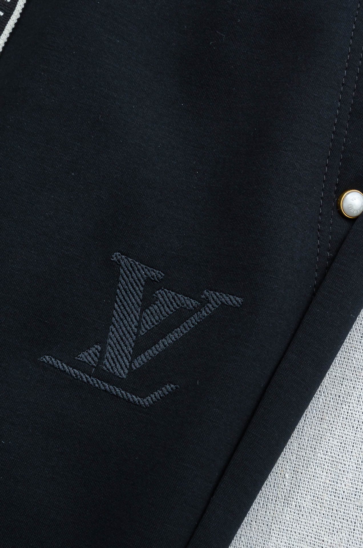 LV 26FW最新款精梳棉混纺挺括有型自带筋骨感抗皱性极强四面弹力包容性好弹力松紧腰搭配抽绳设计直筒立体