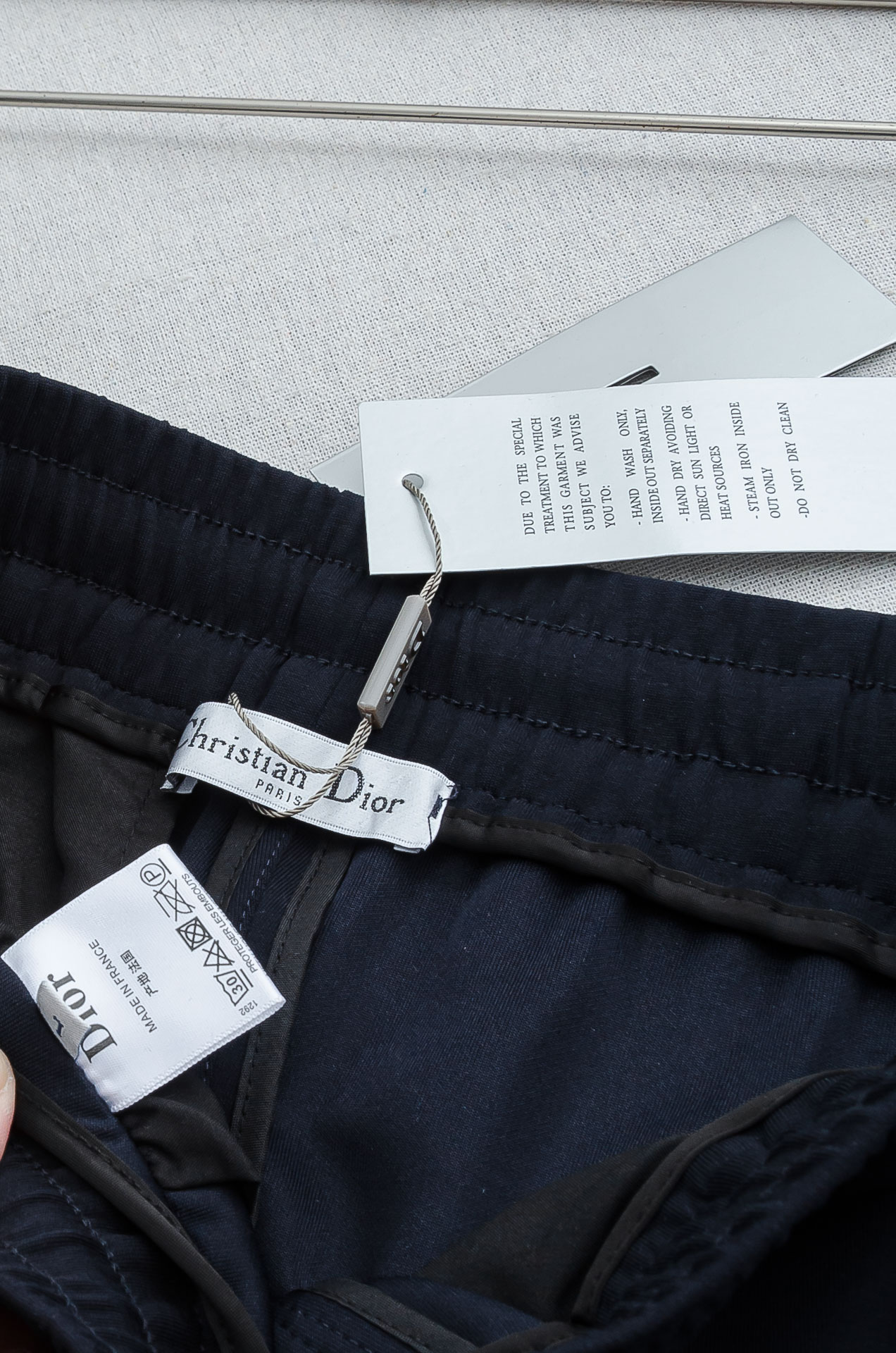 Dior迪奥 26FW最新款精梳棉混纺挺括有型自带筋骨感抗皱性极强四面弹力包容性好弹力松紧腰搭配抽绳设计