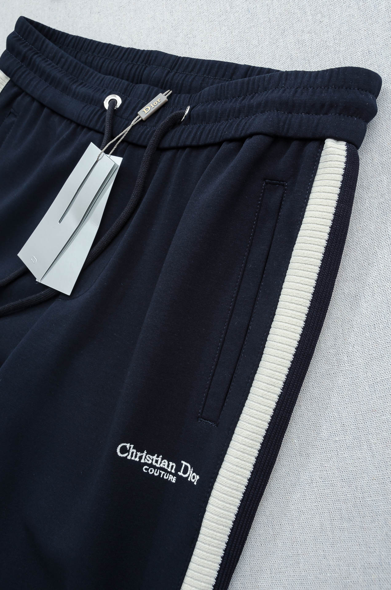 Dior迪奥 26FW最新款精梳棉混纺挺括有型自带筋骨感抗皱性极强四面弹力包容性好弹力松紧腰搭配抽绳设计