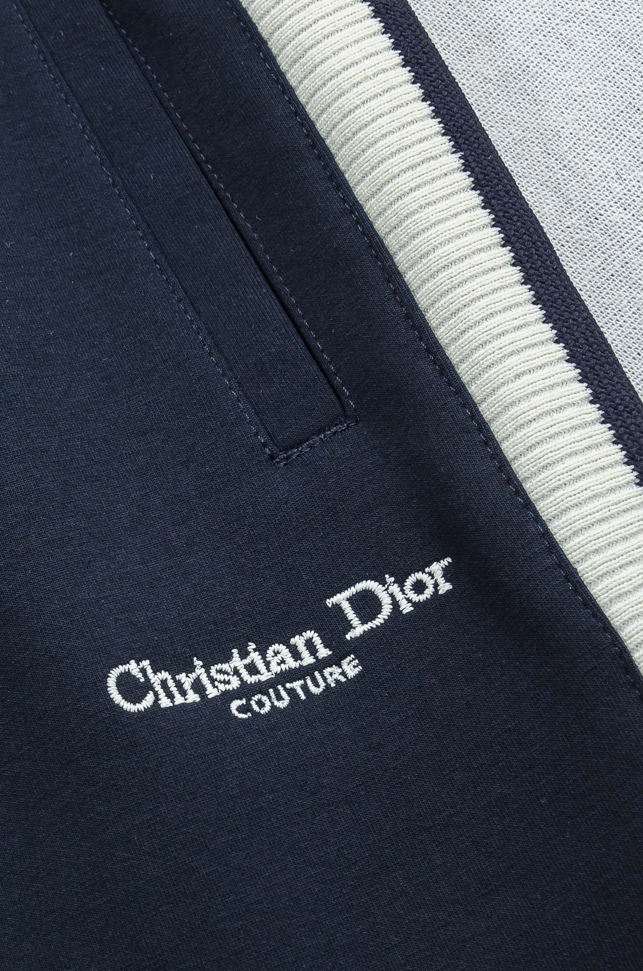 Dior迪奥 26FW最新款精梳棉混纺挺括有型自带筋骨感抗皱性极强四面弹力包容性好弹力松紧腰搭配抽绳设计