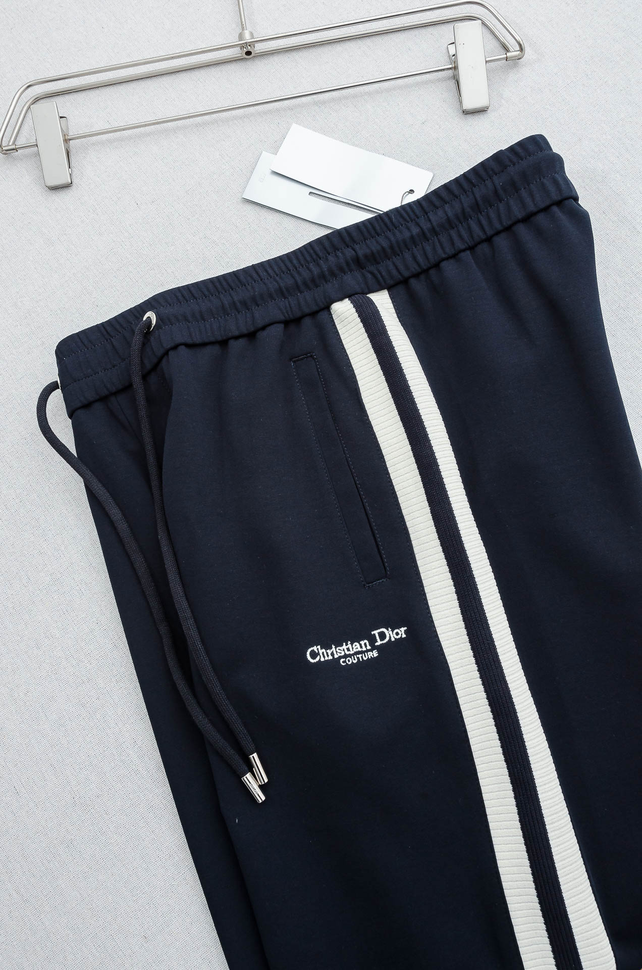 Dior迪奥 26FW最新款精梳棉混纺挺括有型自带筋骨感抗皱性极强四面弹力包容性好弹力松紧腰搭配抽绳设计