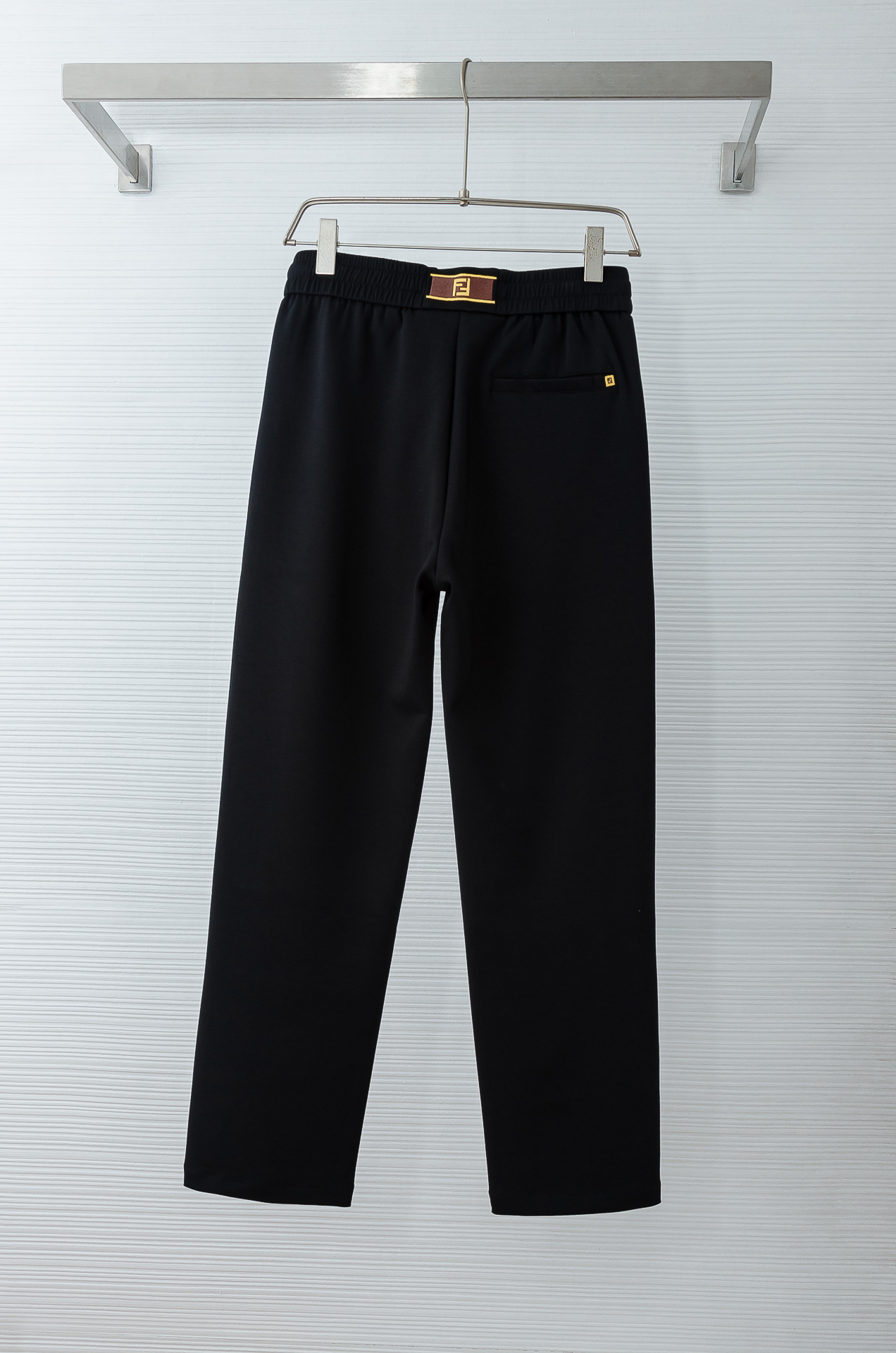 FENDI芬迪26FW最新款精梳棉混纺挺括有型自带筋骨感抗皱性极强四面弹力包容性好弹力松紧腰搭配抽绳设计