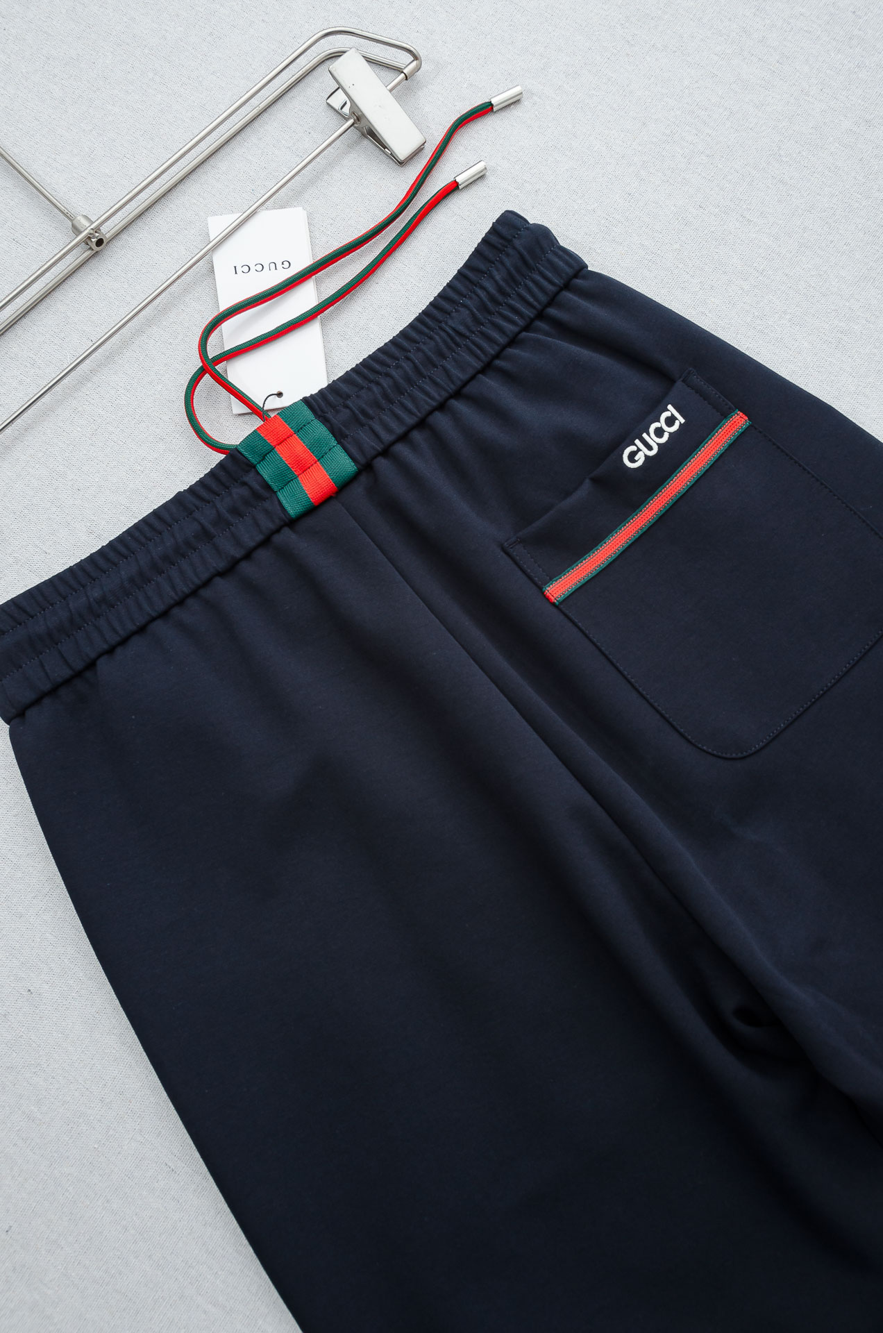 Gucci古驰26FW最新款精梳棉混纺挺括有型自带筋骨感抗皱性极强四面弹力包容性好弹力松紧腰搭配抽绳设计