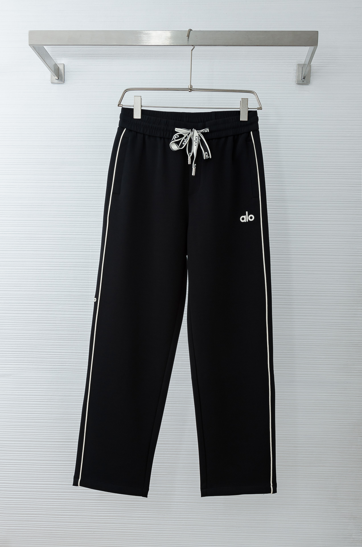 alo26FW最新款精梳棉混纺挺括有型自带筋骨感抗皱性极强四面弹力包容性好弹力松紧腰搭配抽绳设计直筒立体