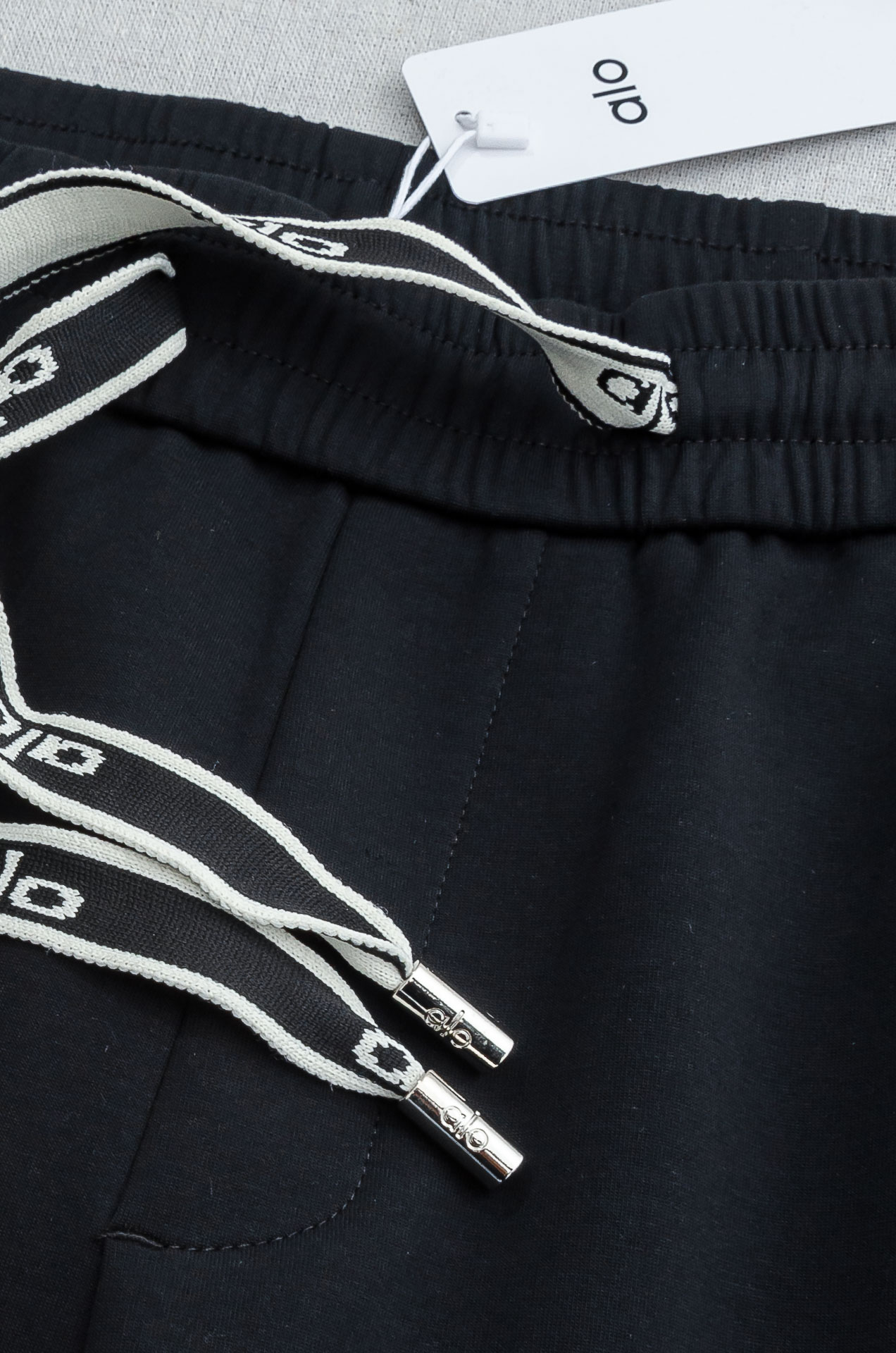 alo26FW最新款精梳棉混纺挺括有型自带筋骨感抗皱性极强四面弹力包容性好弹力松紧腰搭配抽绳设计直筒立体