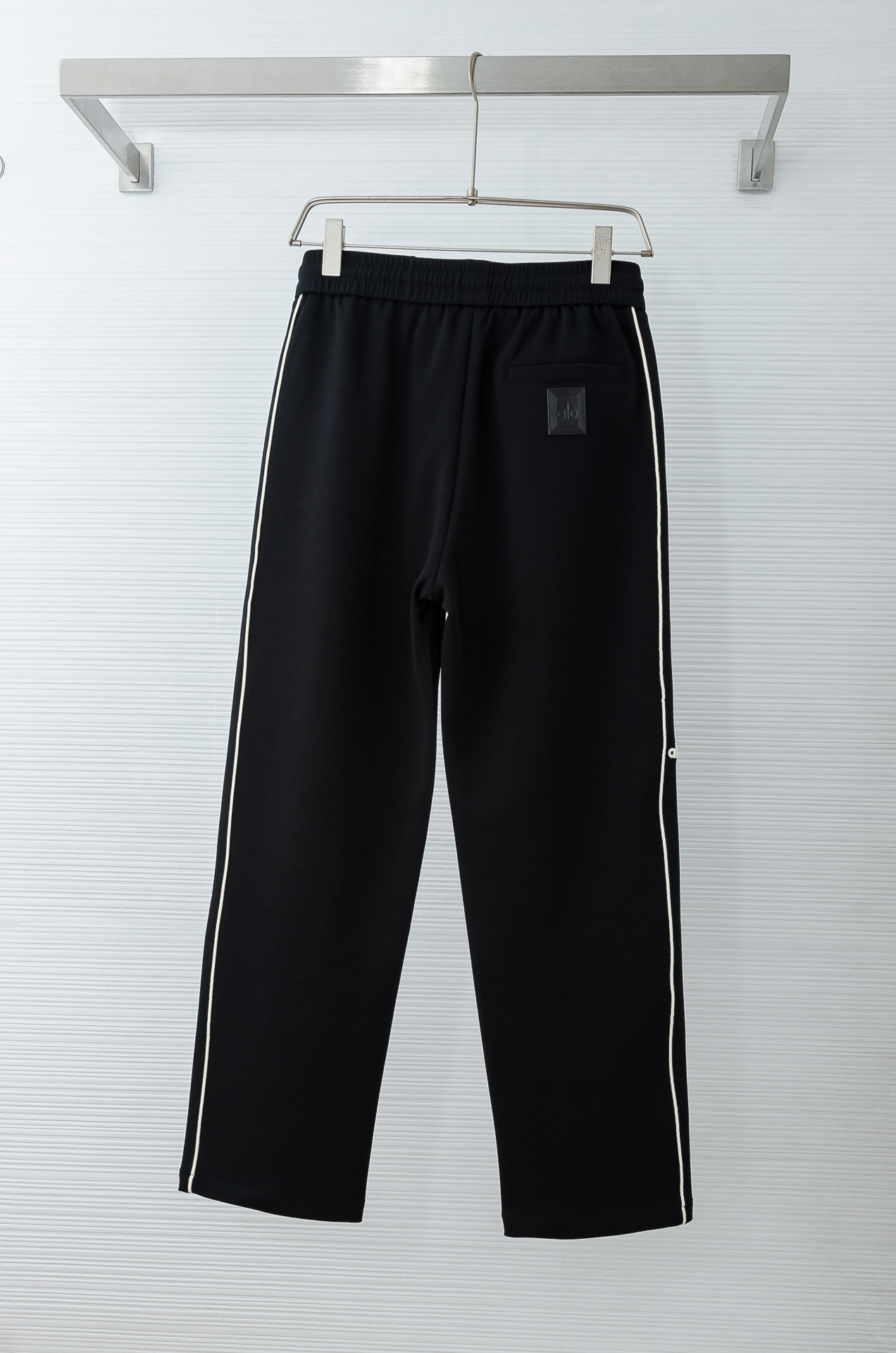 alo26FW最新款精梳棉混纺挺括有型自带筋骨感抗皱性极强四面弹力包容性好弹力松紧腰搭配抽绳设计直筒立体