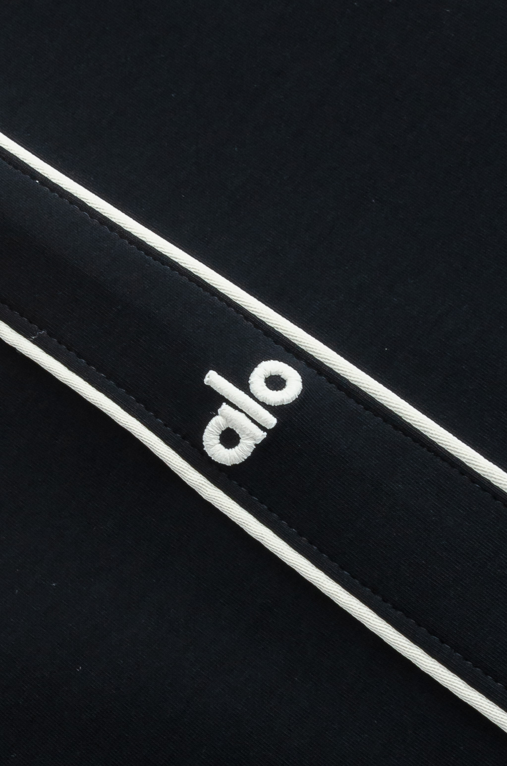 alo26FW最新款精梳棉混纺挺括有型自带筋骨感抗皱性极强四面弹力包容性好弹力松紧腰搭配抽绳设计直筒立体