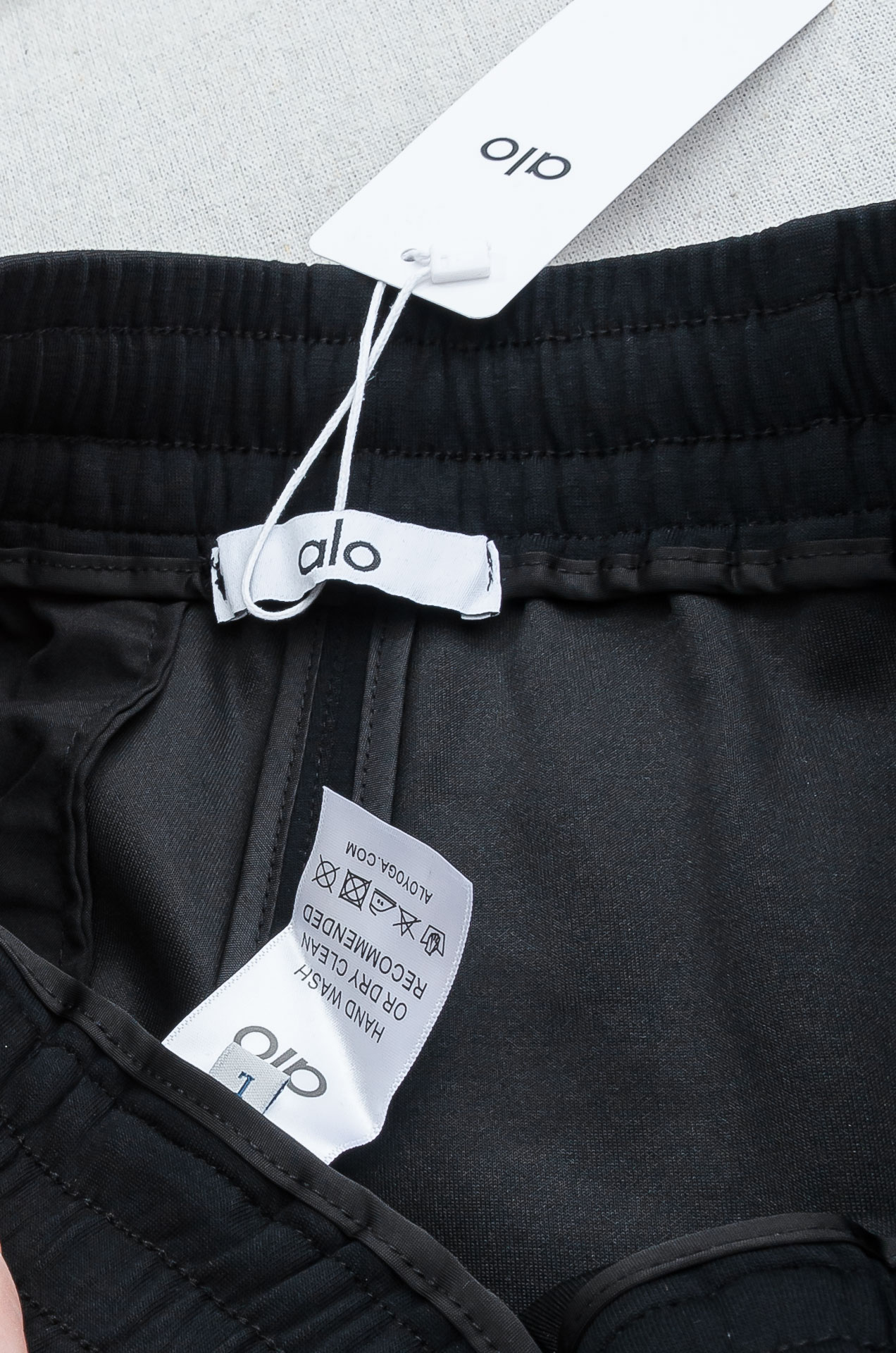 alo26FW最新款精梳棉混纺挺括有型自带筋骨感抗皱性极强四面弹力包容性好弹力松紧腰搭配抽绳设计直筒立体