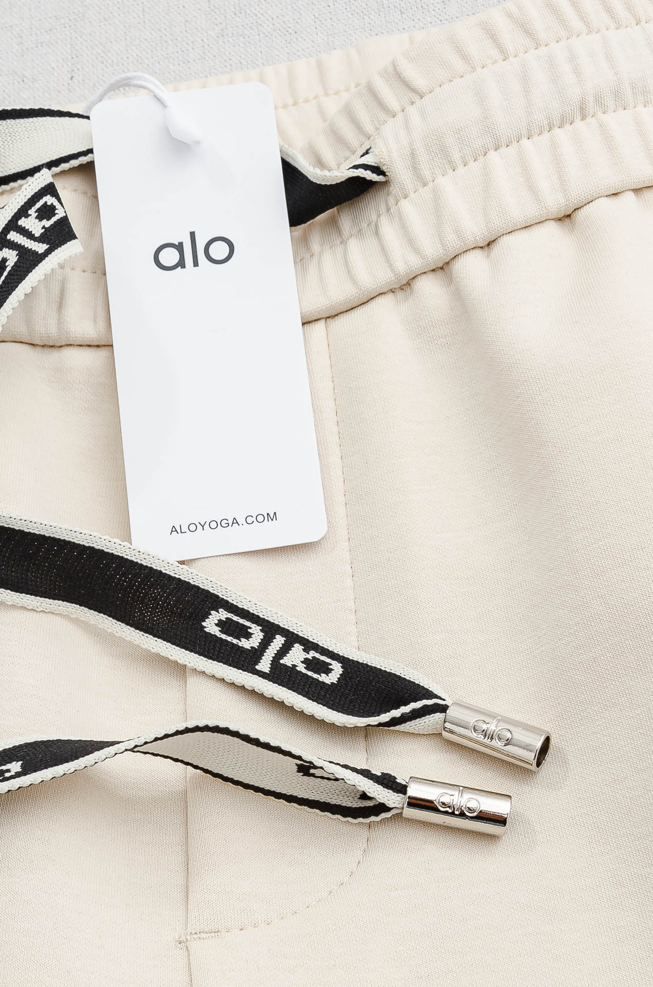 alo26FW最新款精梳棉混纺挺括有型自带筋骨感抗皱性极强四面弹力包容性好弹力松紧腰搭配抽绳设计直筒立体