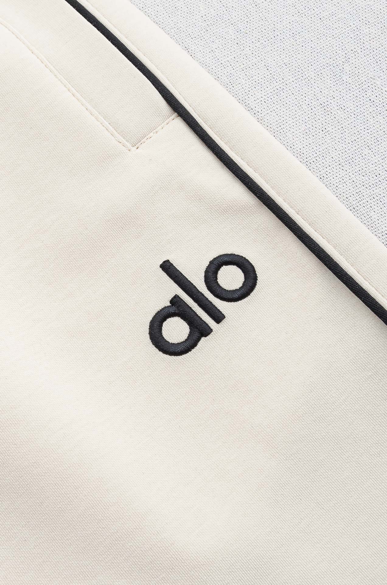 alo26FW最新款精梳棉混纺挺括有型自带筋骨感抗皱性极强四面弹力包容性好弹力松紧腰搭配抽绳设计直筒立体