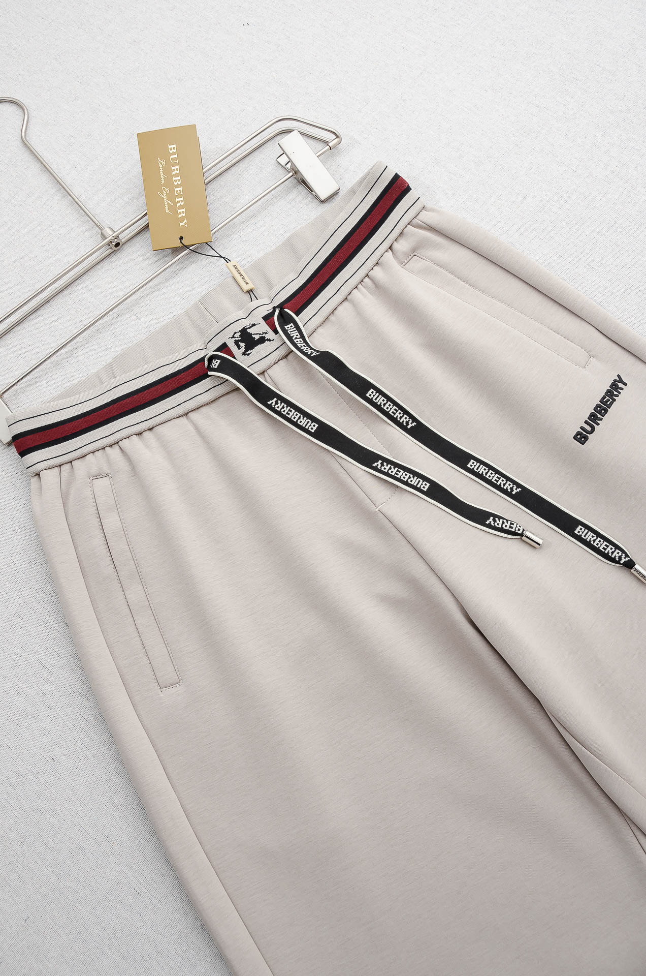 Burberry巴宝莉 26FW最新款精梳棉混纺挺括有型自带筋骨感抗皱性极强四面弹力包容性好弹力松紧腰搭