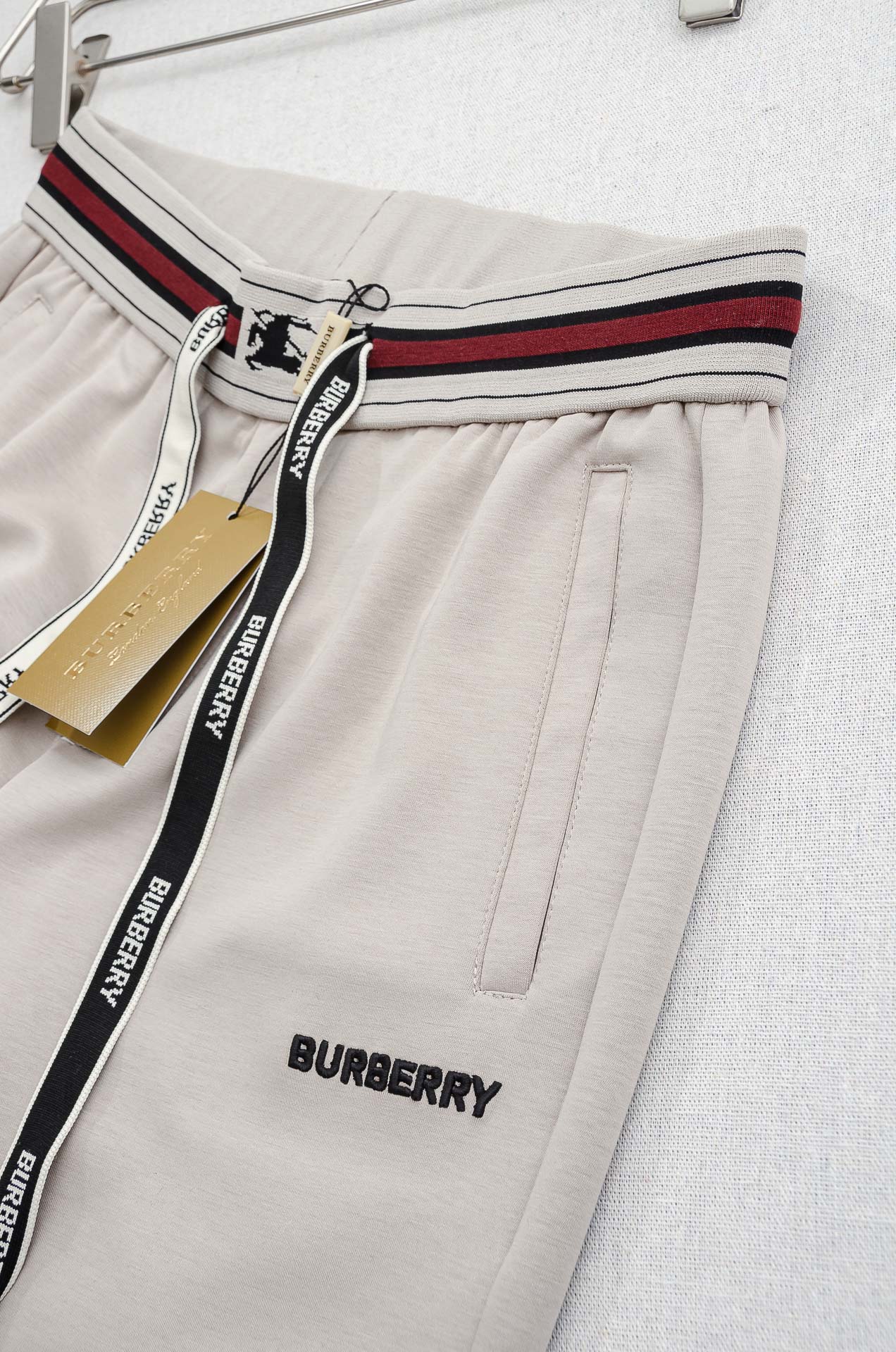 Burberry巴宝莉 26FW最新款精梳棉混纺挺括有型自带筋骨感抗皱性极强四面弹力包容性好弹力松紧腰搭