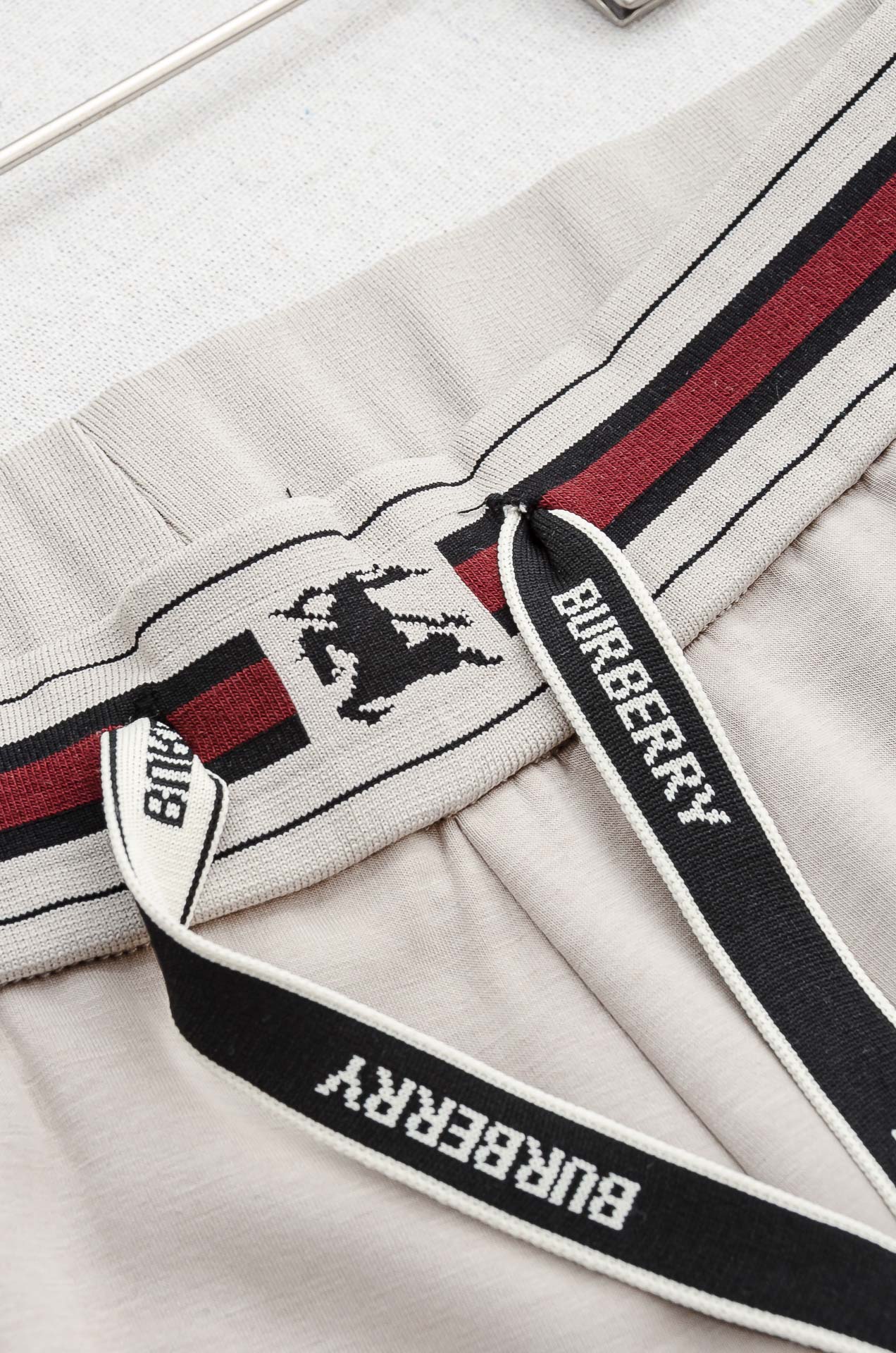 Burberry巴宝莉 26FW最新款精梳棉混纺挺括有型自带筋骨感抗皱性极强四面弹力包容性好弹力松紧腰搭