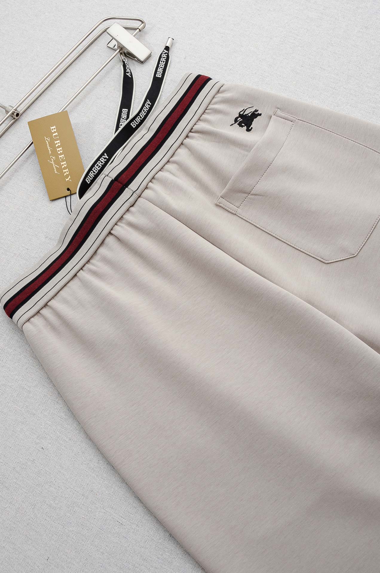 Burberry巴宝莉 26FW最新款精梳棉混纺挺括有型自带筋骨感抗皱性极强四面弹力包容性好弹力松紧腰搭