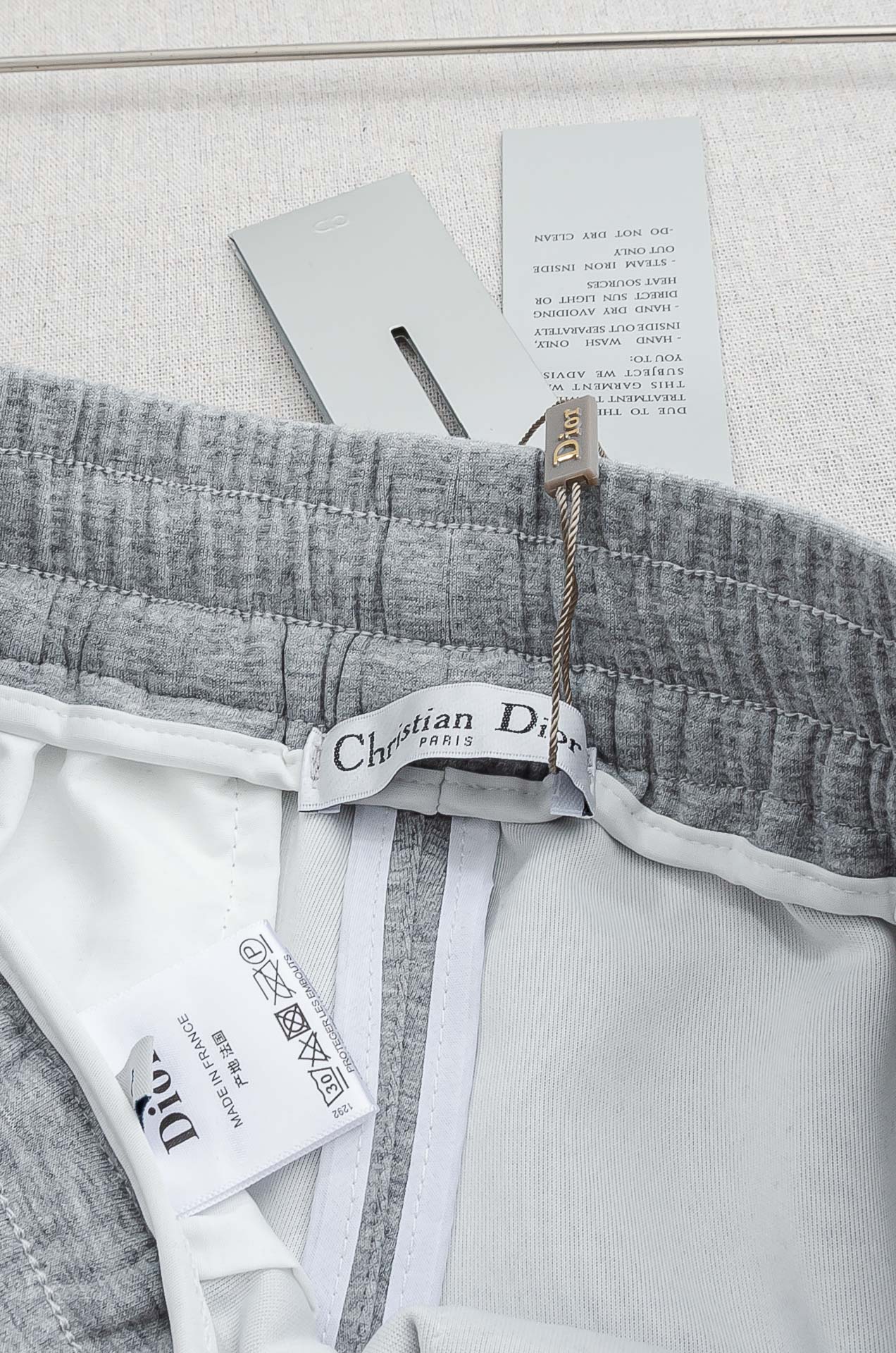 Dior迪奥26FW最新款精梳棉混纺挺括有型自带筋骨感抗皱性极强四面弹力包容性好弹力松紧腰搭配抽绳设计直