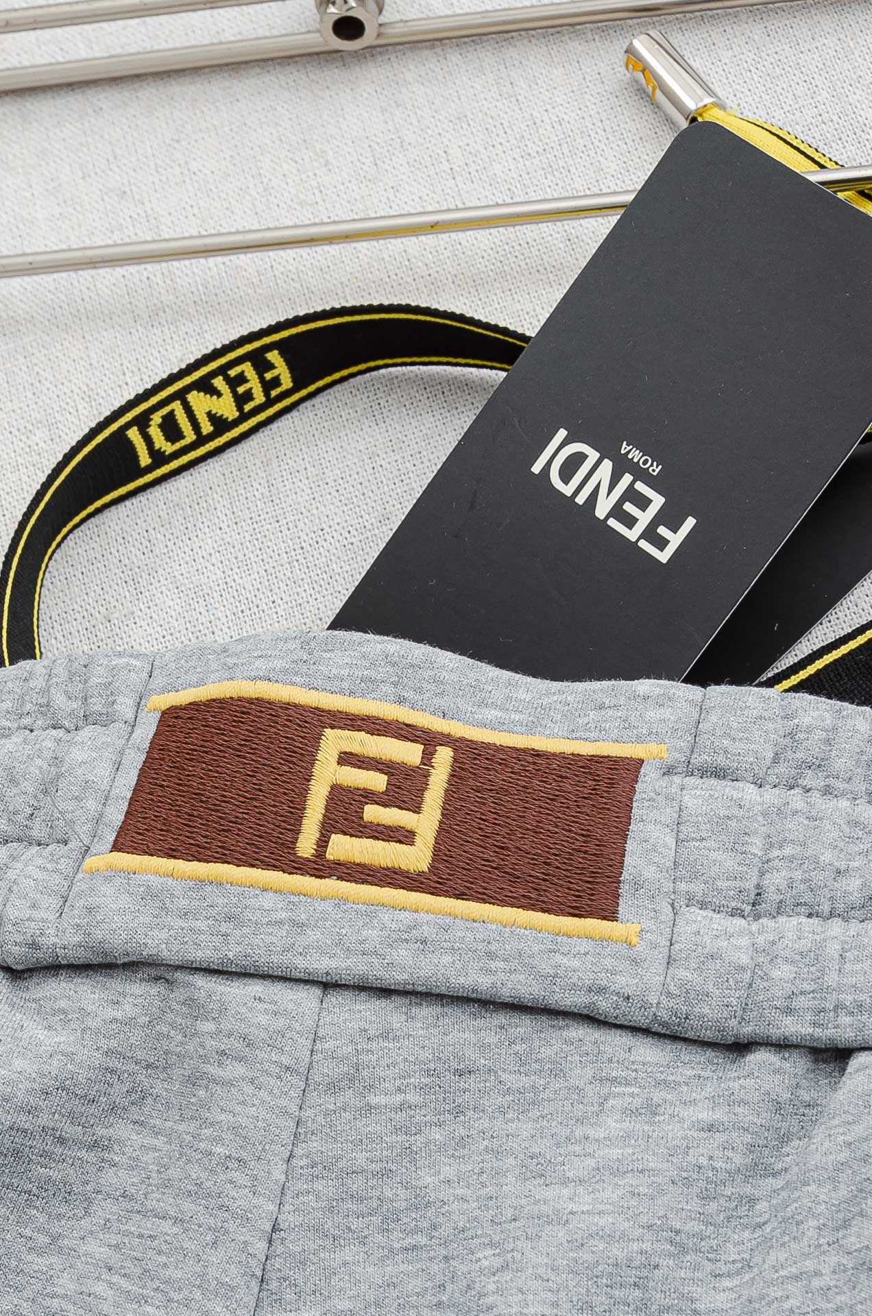 FENDI芬迪 26FW最新款精梳棉混纺挺括有型自带筋骨感抗皱性极强四面弹力包容性好弹力松紧腰搭配抽绳设