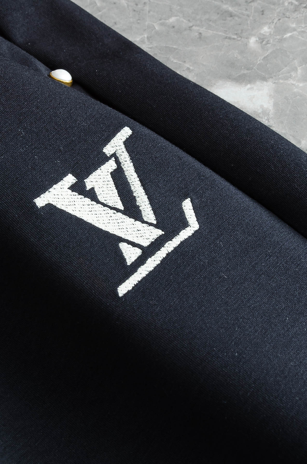 LV 26FW最新款精梳棉混纺挺括有型自带筋骨感抗皱性极强四面弹力包容性好弹力松紧腰搭配抽绳设计直筒立体