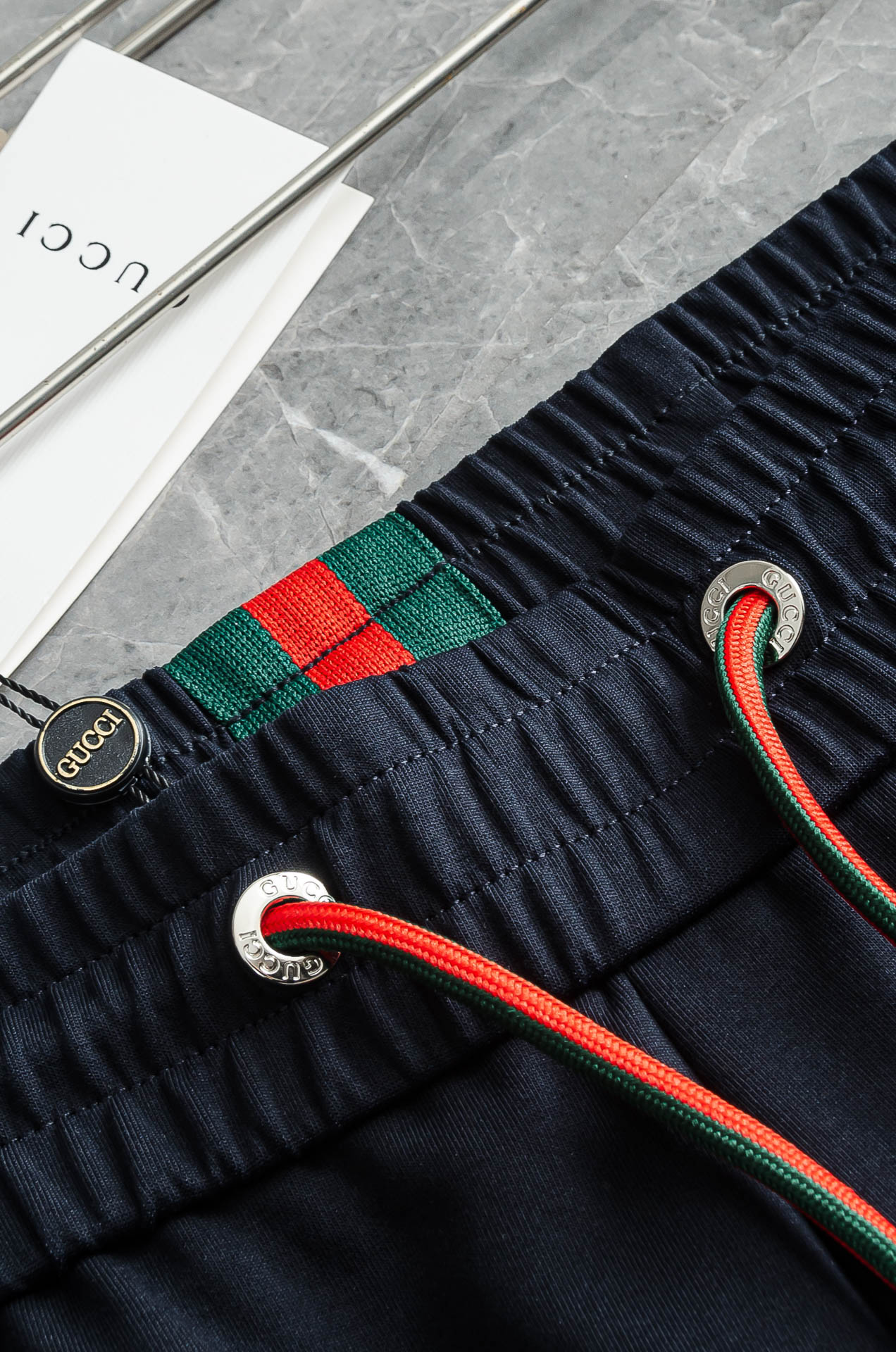 Gucci古驰26FW最新款精梳棉混纺挺括有型自带筋骨感抗皱性极强四面弹力包容性好弹力松紧腰搭配抽绳设计