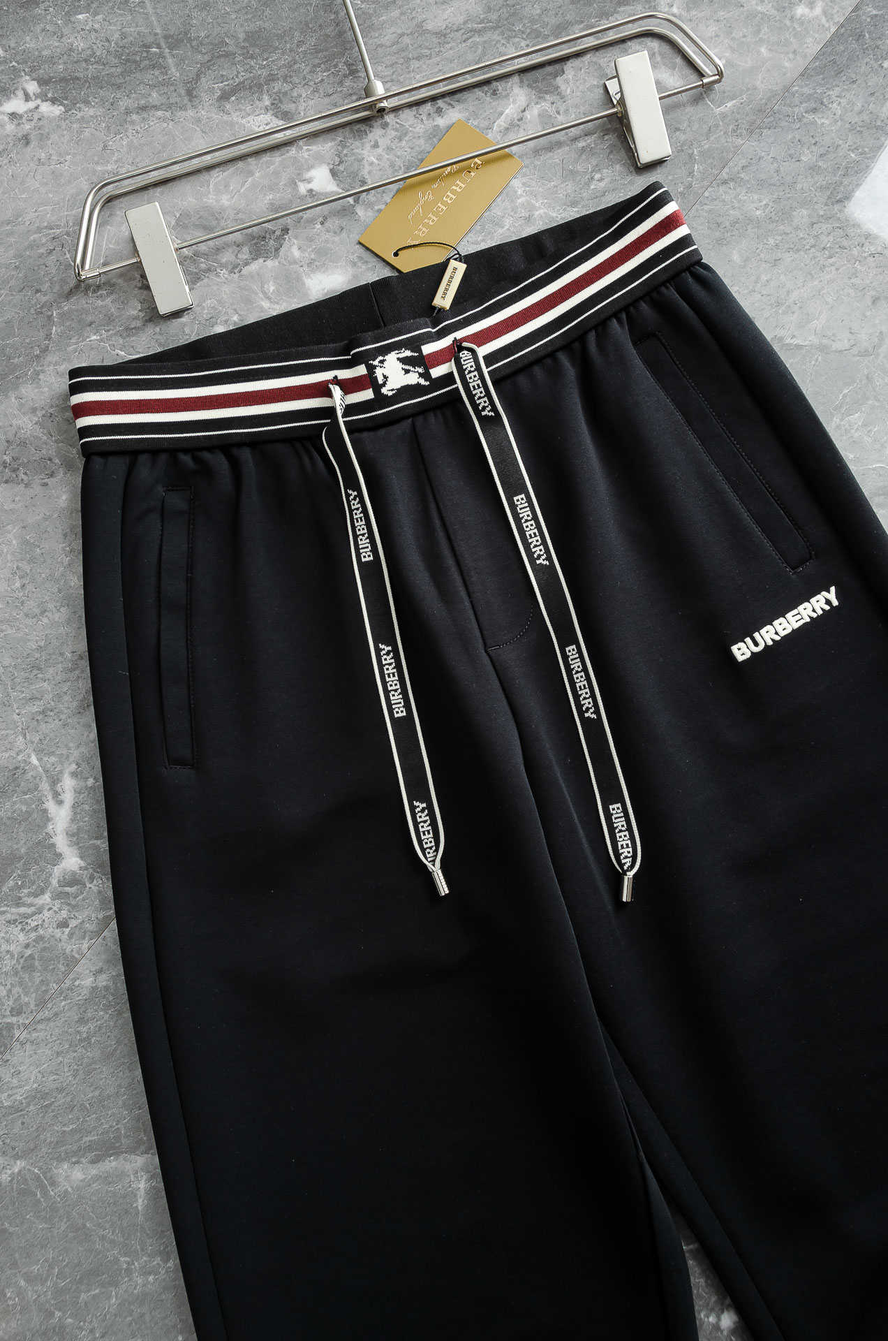 Burberry巴宝莉26FW最新款精梳棉混纺挺括有型自带筋骨感抗皱性极强四面弹力包容性好弹力松紧腰搭配