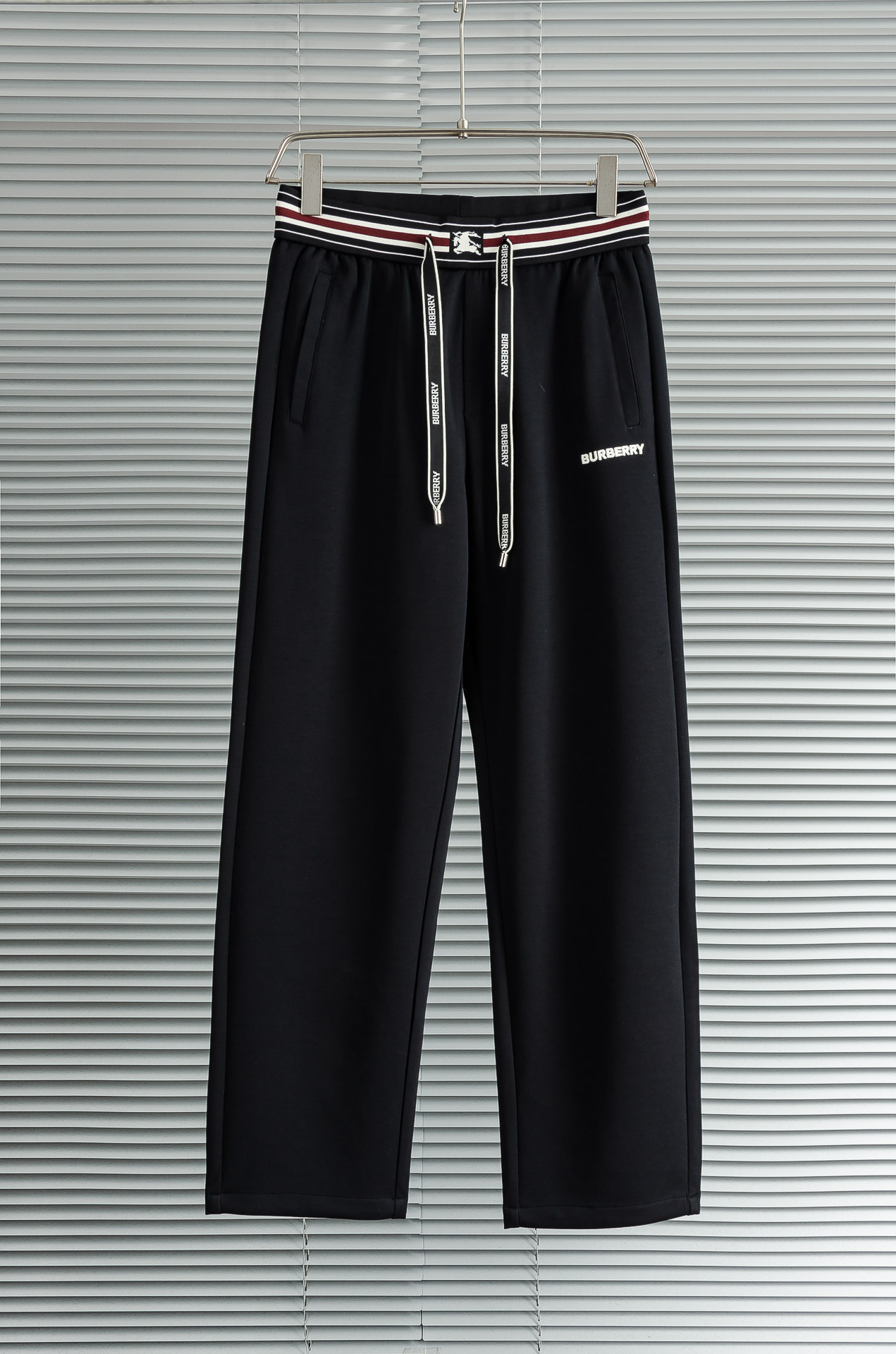 Burberry巴宝莉26FW最新款精梳棉混纺挺括有型自带筋骨感抗皱性极强四面弹力包容性好弹力松紧腰搭配