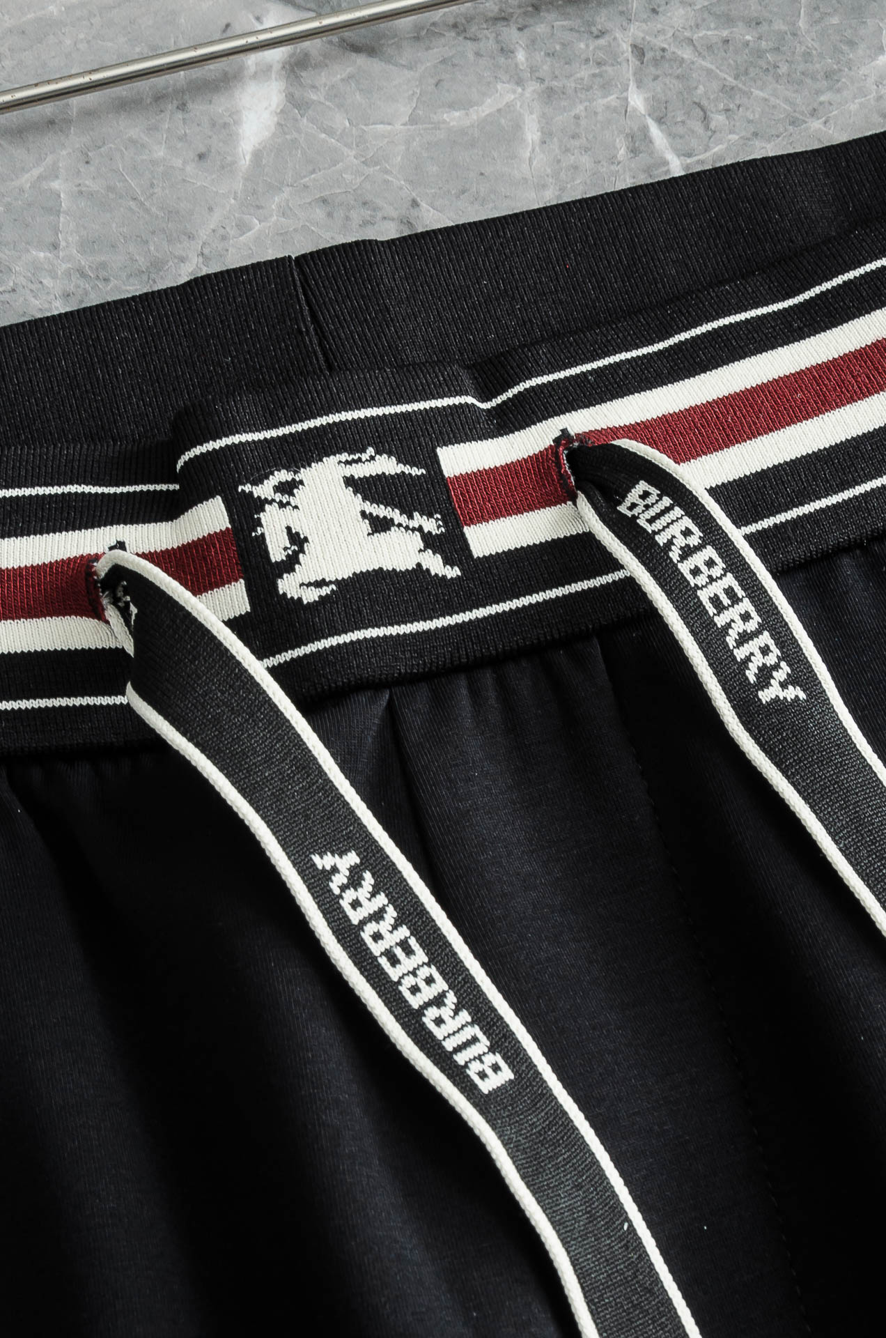 Burberry巴宝莉26FW最新款精梳棉混纺挺括有型自带筋骨感抗皱性极强四面弹力包容性好弹力松紧腰搭配